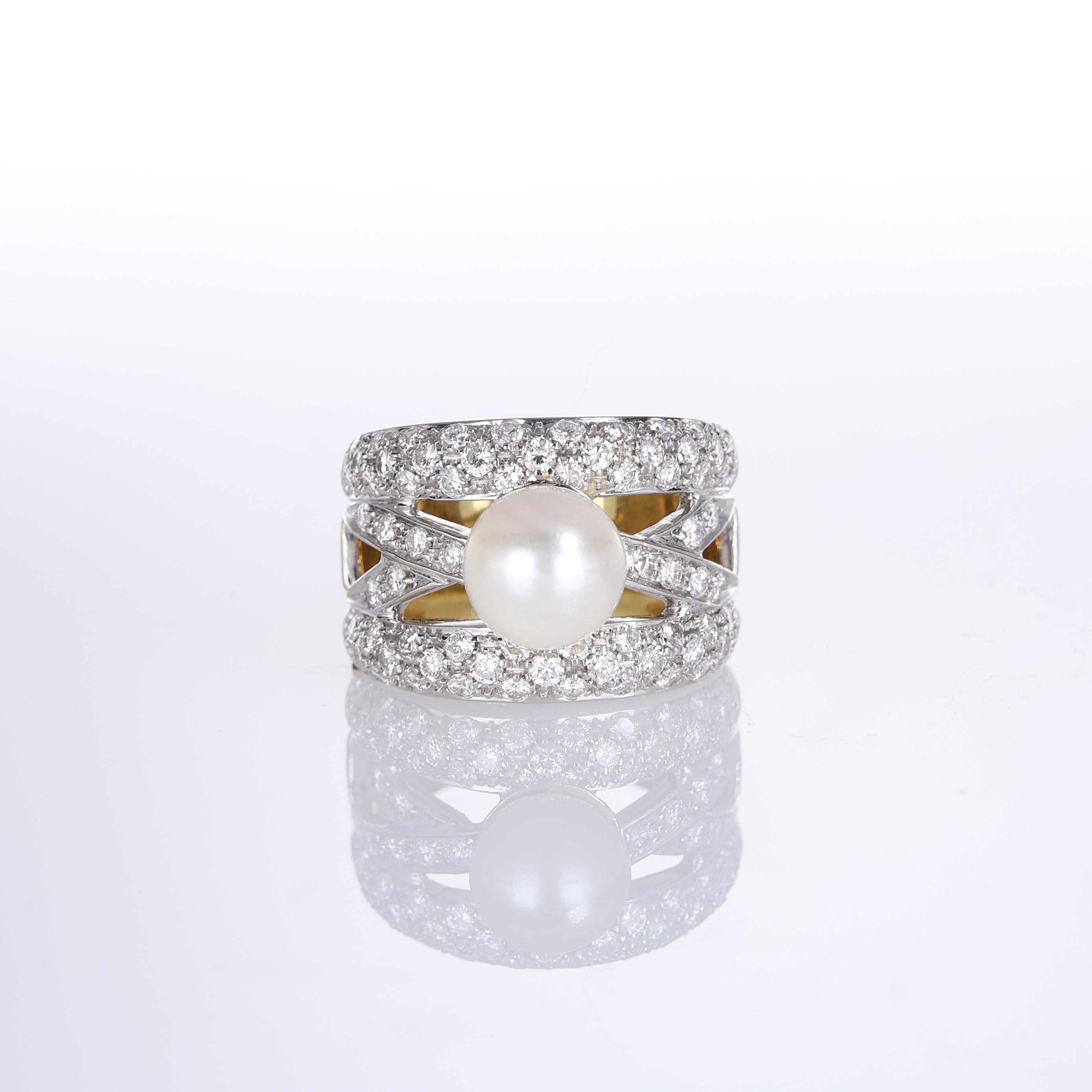 Brilliant Cut 18k Yellow Gold Ring with Central Pearl and Pavé Diamond Weave For Sale