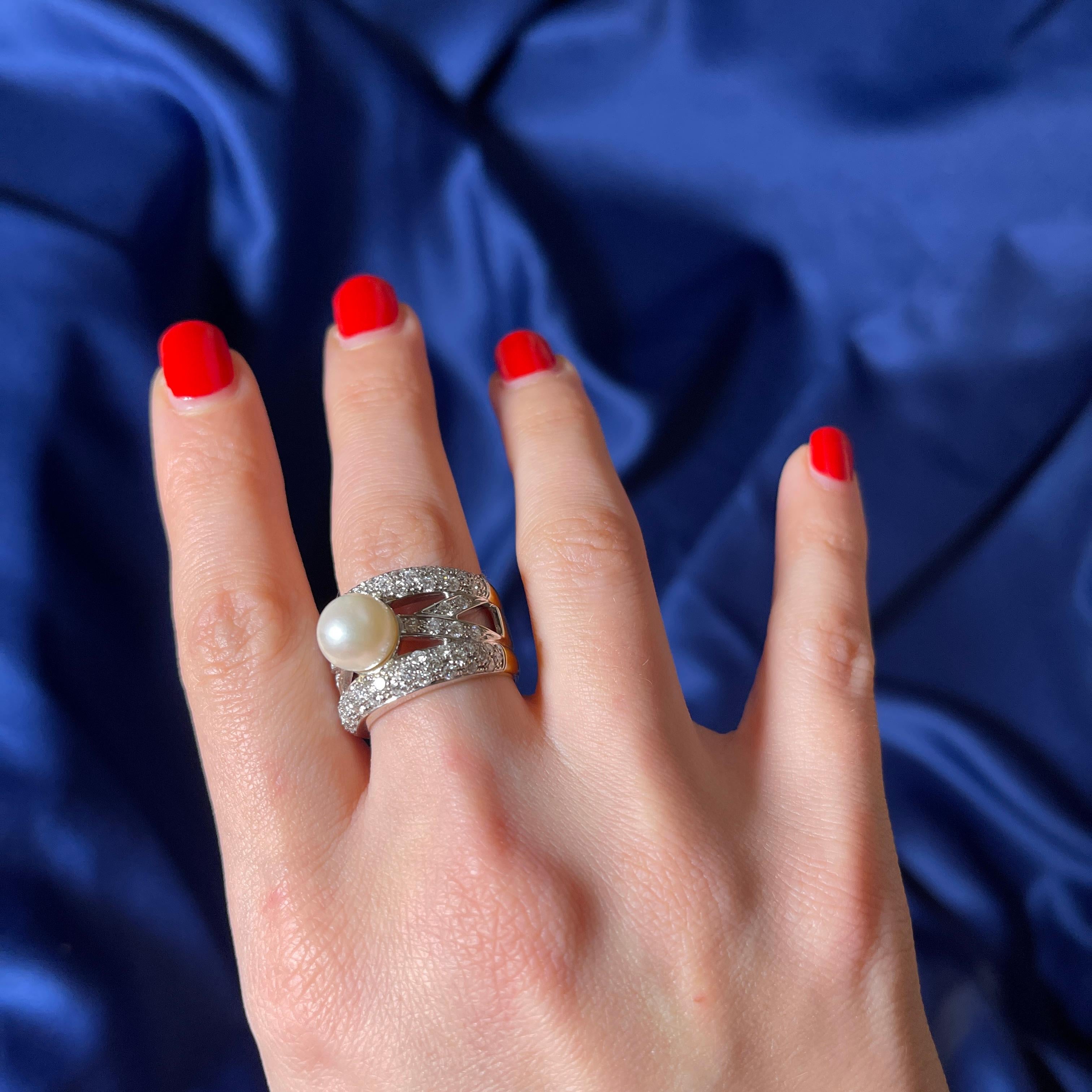 18k Yellow Gold Ring with Central Pearl and Pavé Diamond Weave For Sale 4
