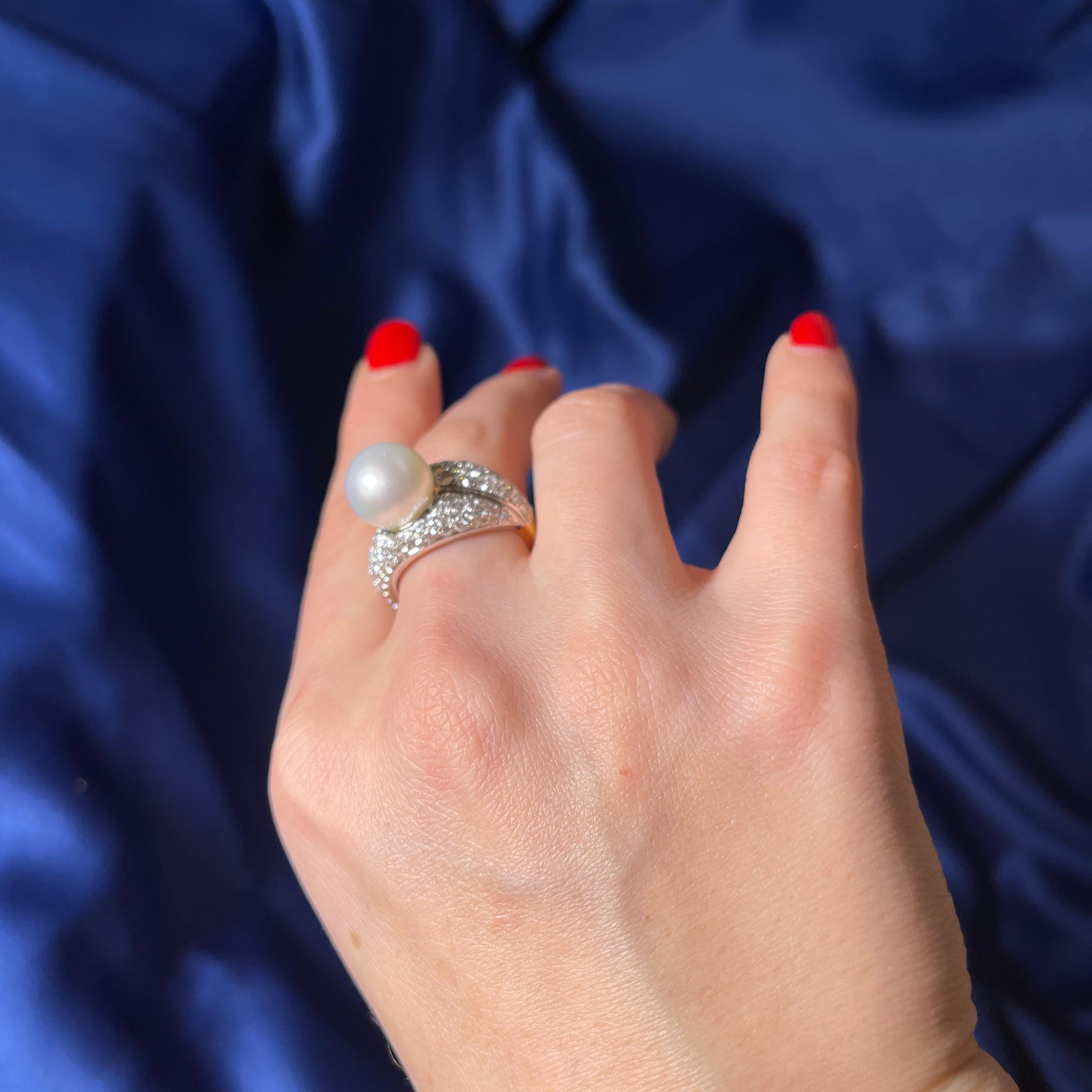 18k Yellow Gold Ring with Central Pearl and Pavé Diamonds For Sale 8