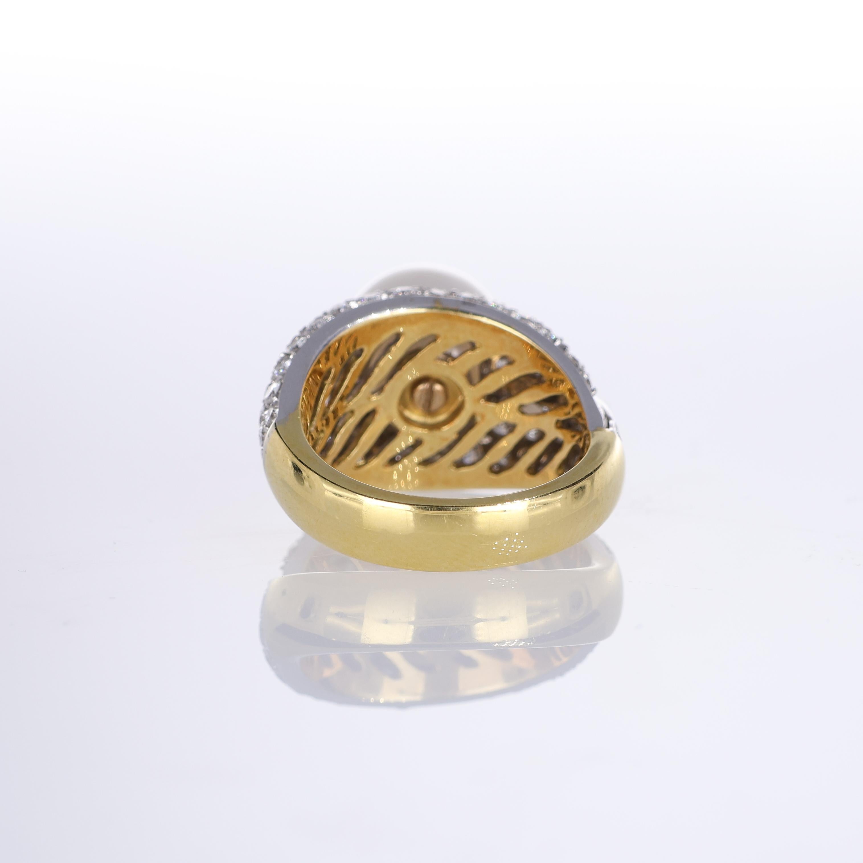 18k Yellow Gold Ring with Central Pearl and Pavé Diamonds For Sale 3