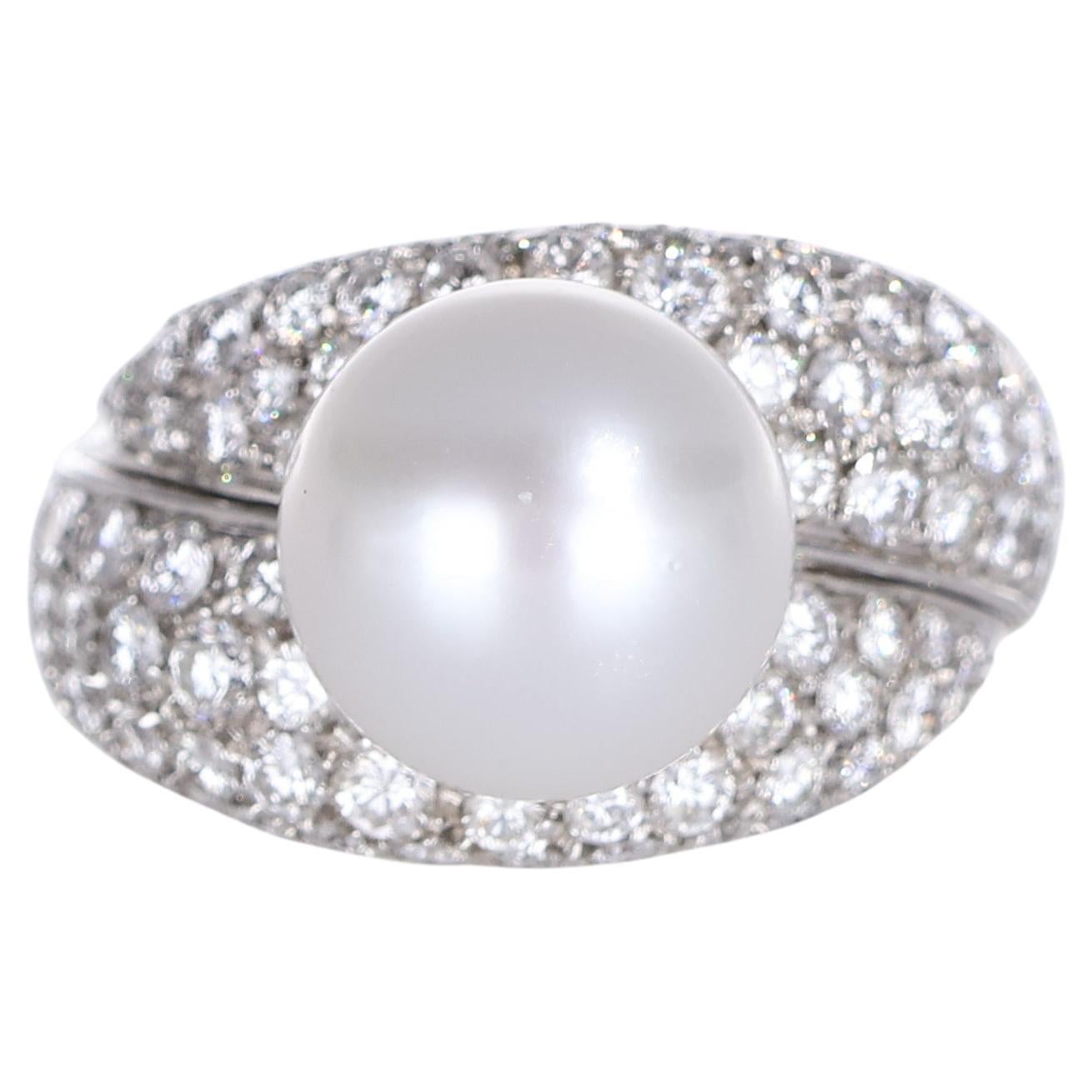 18k Yellow Gold Ring with Central Pearl and Pavé Diamonds