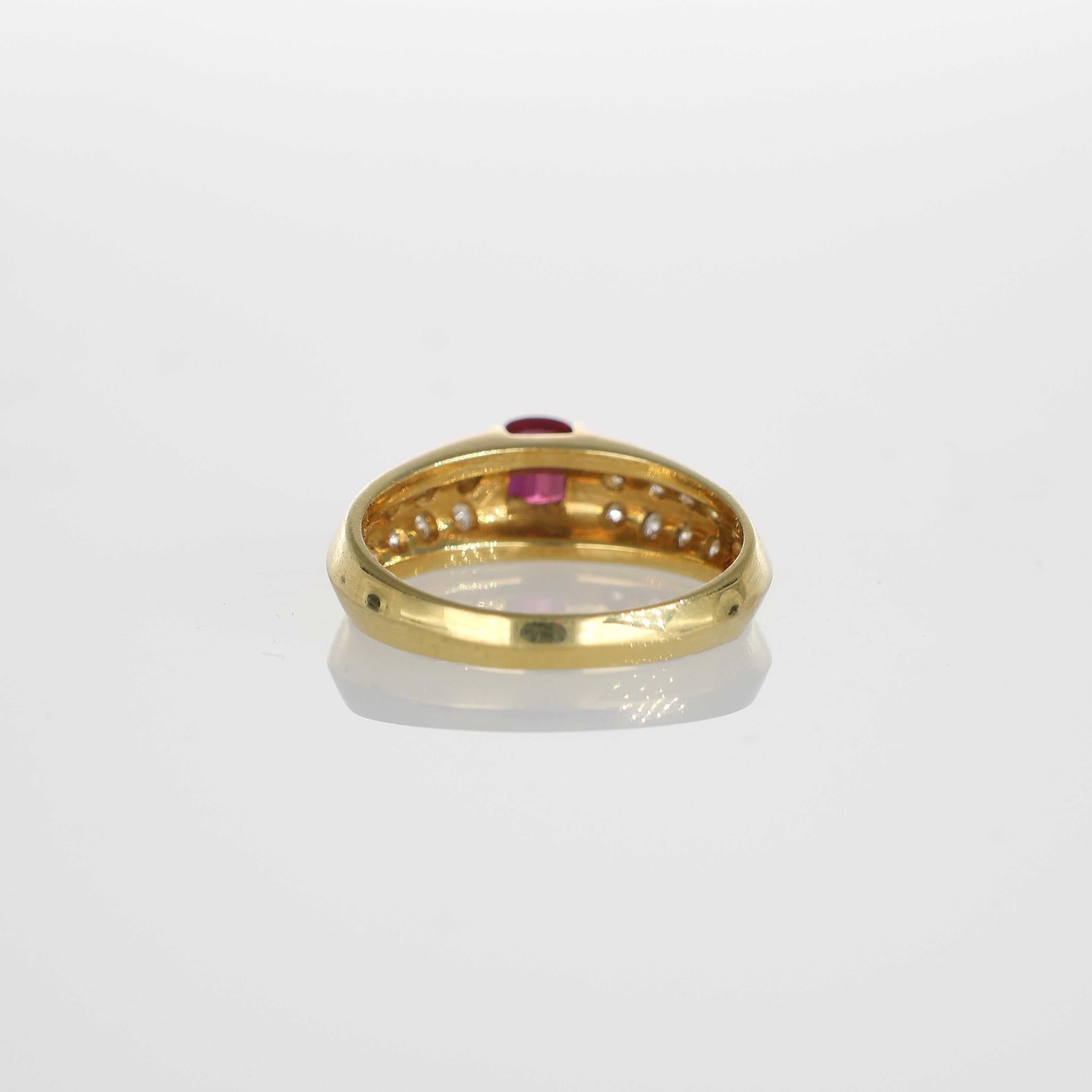 Women's or Men's 18k Yellow Gold Ring with Central Ruby and Side Diamonds For Sale