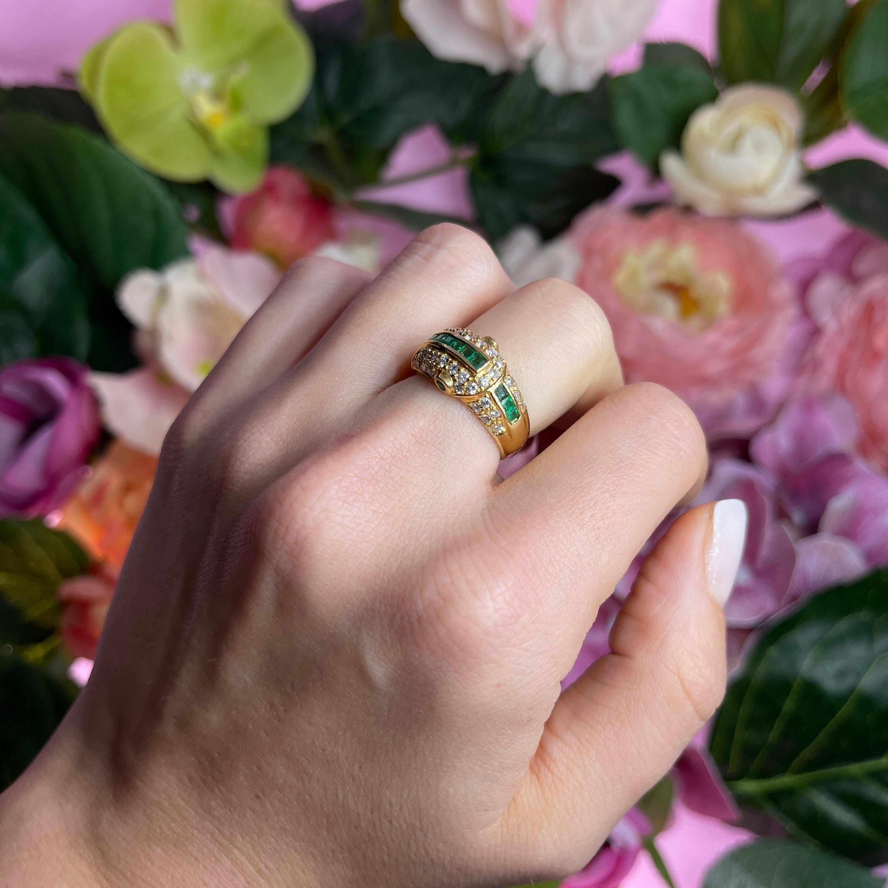 18k Yellow Gold Ring with Central Square-Cut Emeralds and Side Diamonds For Sale 6