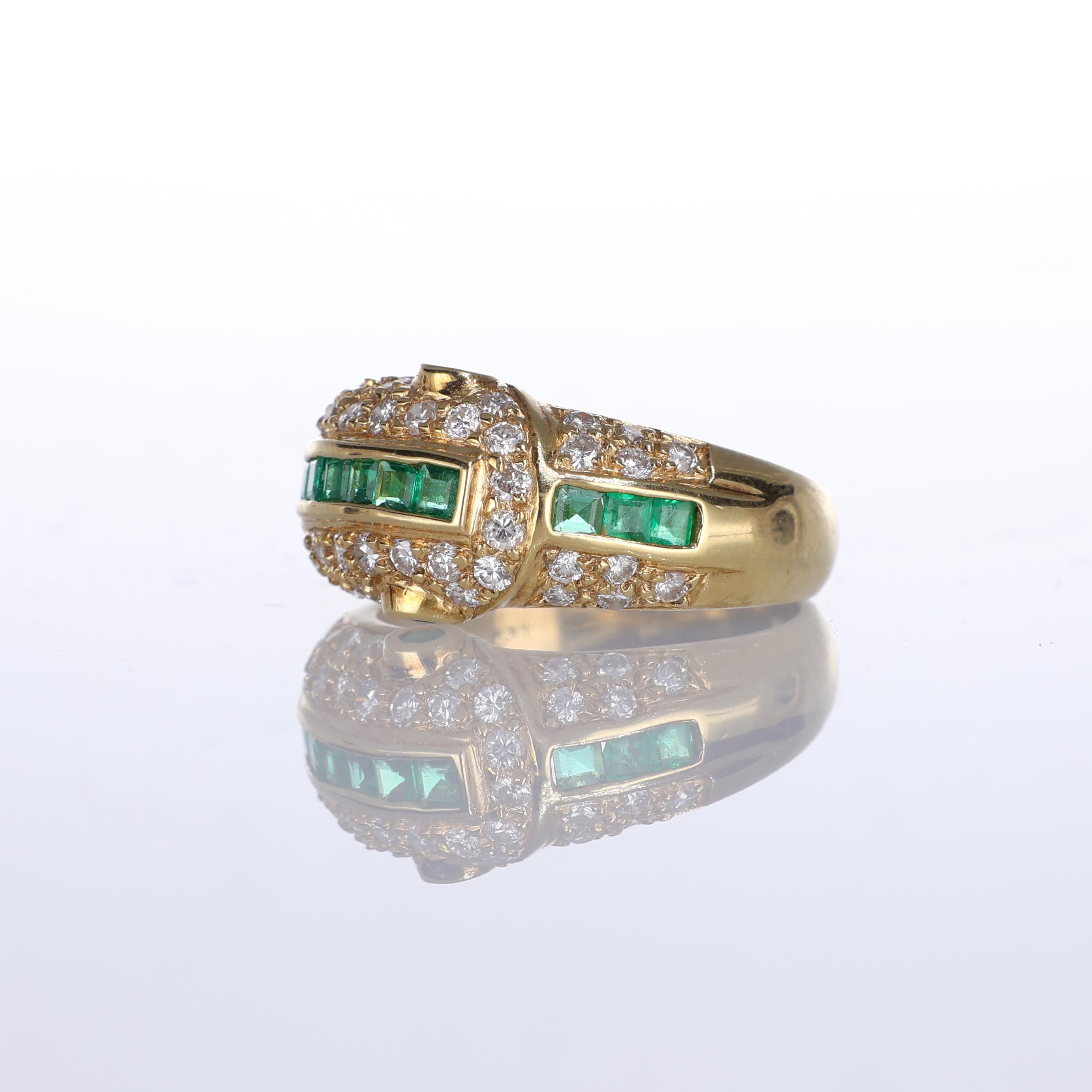 Brilliant Cut 18k Yellow Gold Ring with Central Square-Cut Emeralds and Side Diamonds For Sale