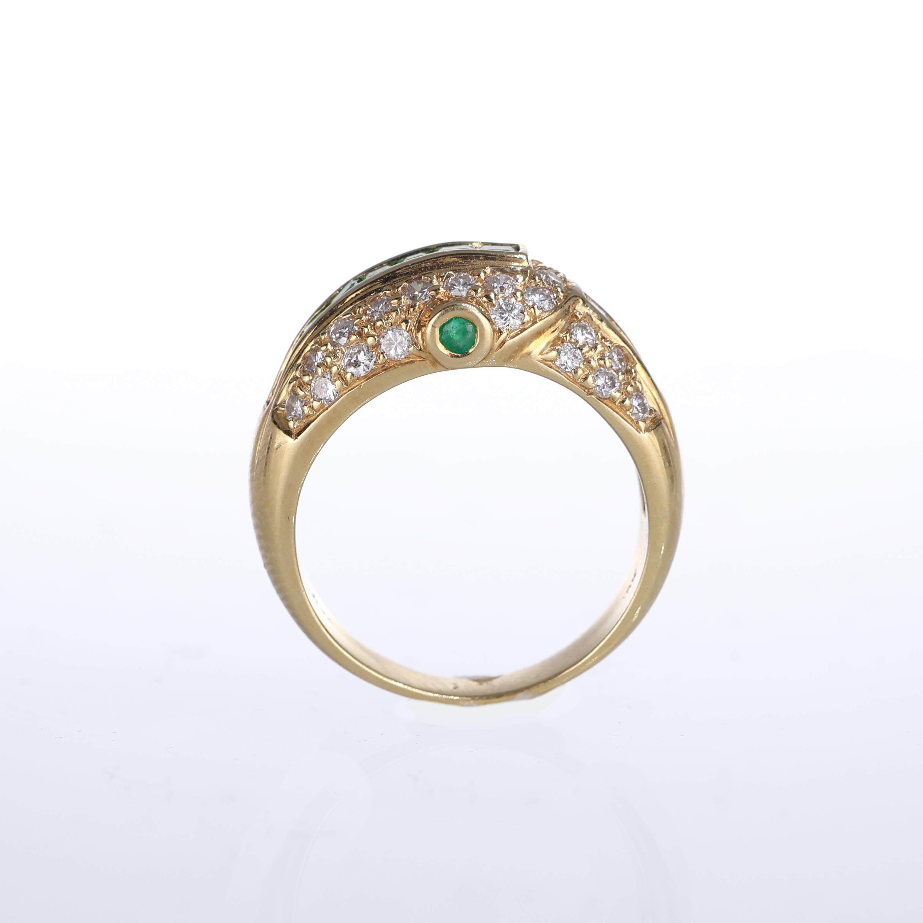 Women's or Men's 18k Yellow Gold Ring with Central Square-Cut Emeralds and Side Diamonds For Sale