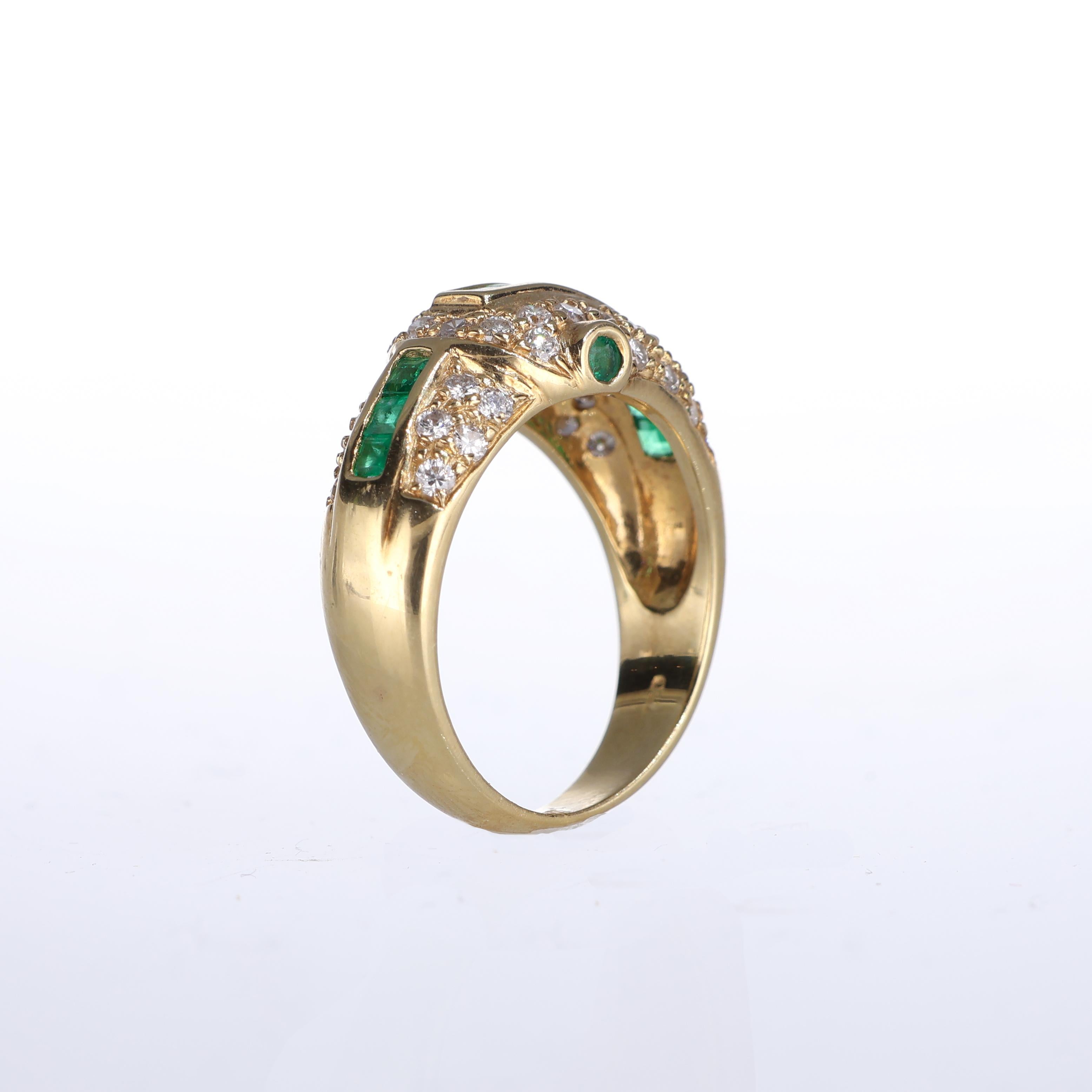 18k Yellow Gold Ring with Central Square-Cut Emeralds and Side Diamonds For Sale 3