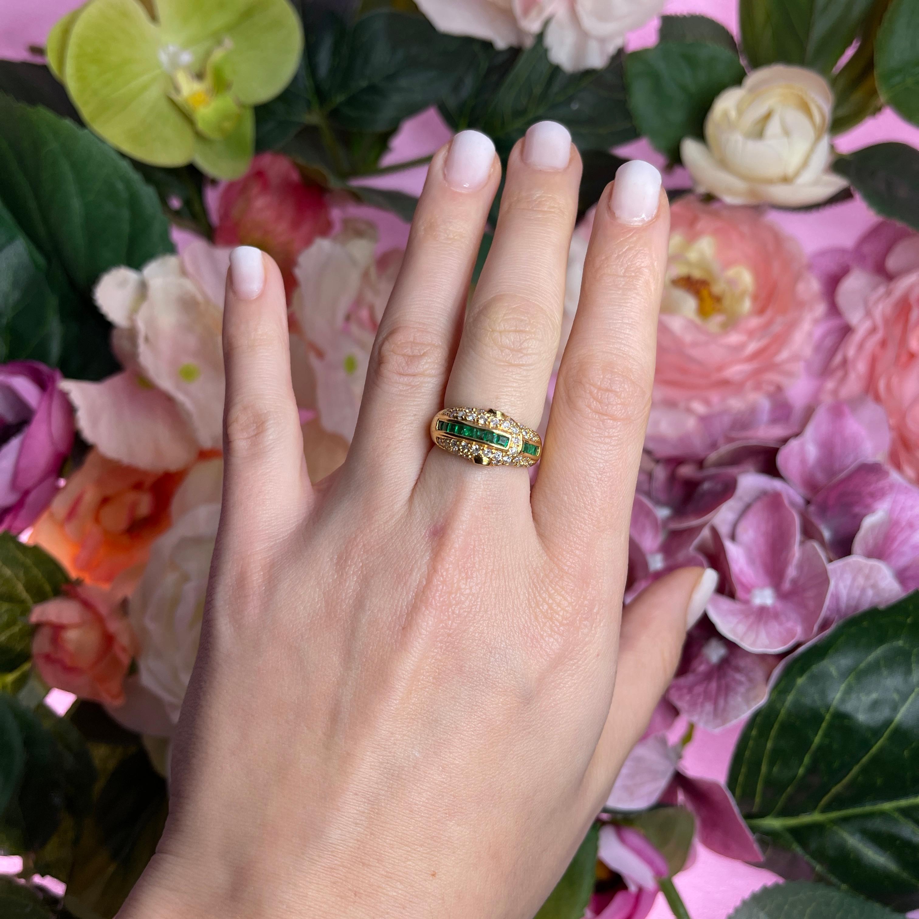 18k Yellow Gold Ring with Central Square-Cut Emeralds and Side Diamonds For Sale 4
