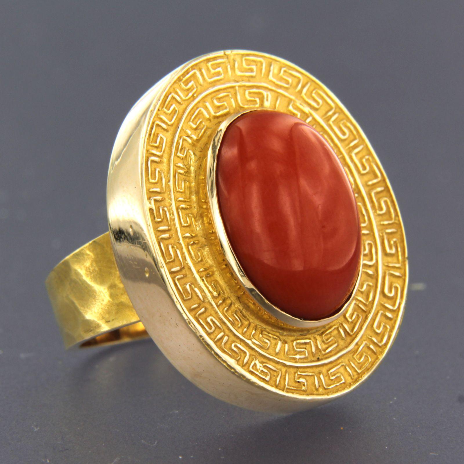 18 Karat Gelbgold Ring mit Koralle - 19.3 Gramm - Ringgröße US.S. 6,5 - EU. 17 (53) im Angebot 1