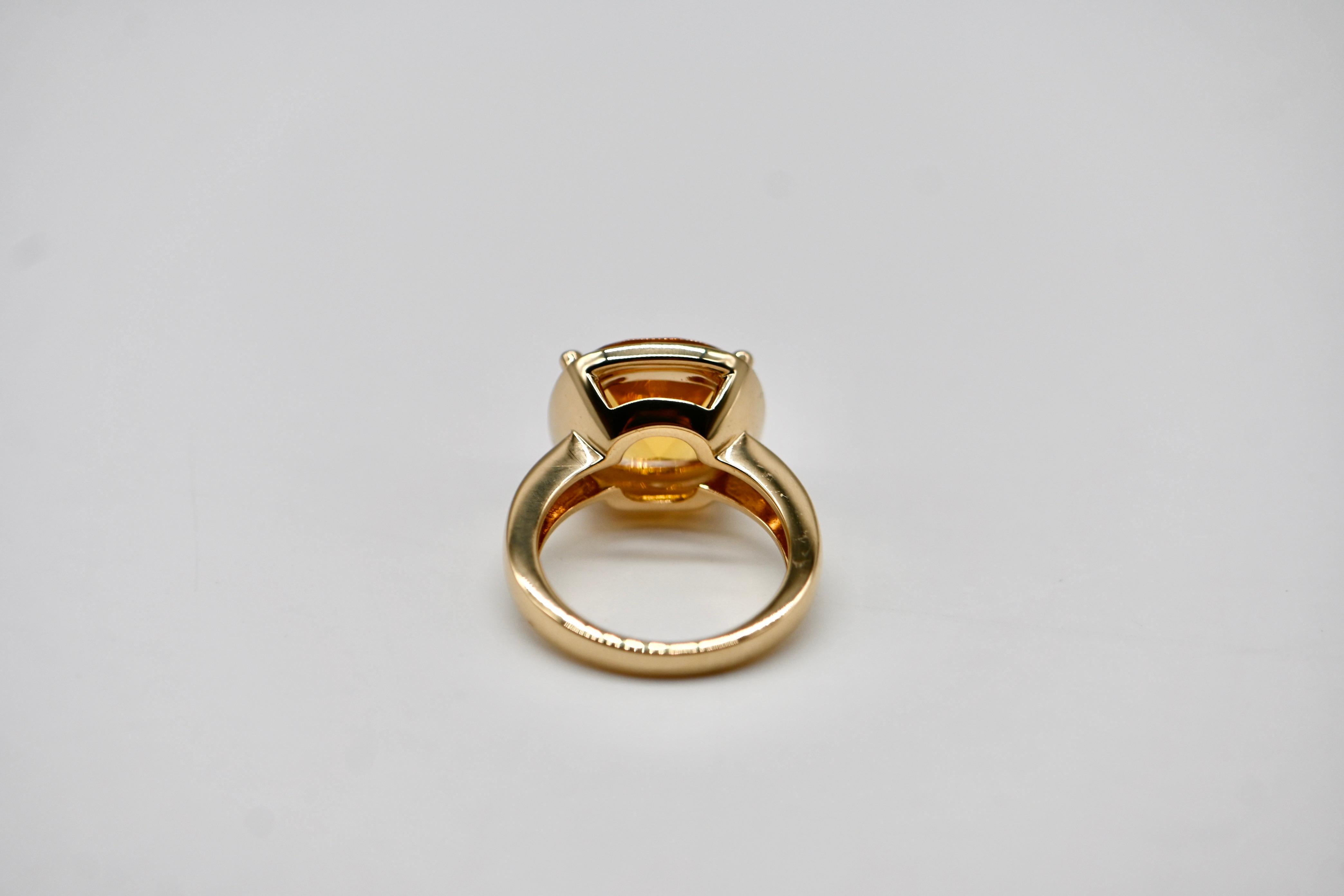 Donna 18K Yellow Gold Ring with Cushion-Cut Citrine and Brilliant-Cut Diamonds in vendita