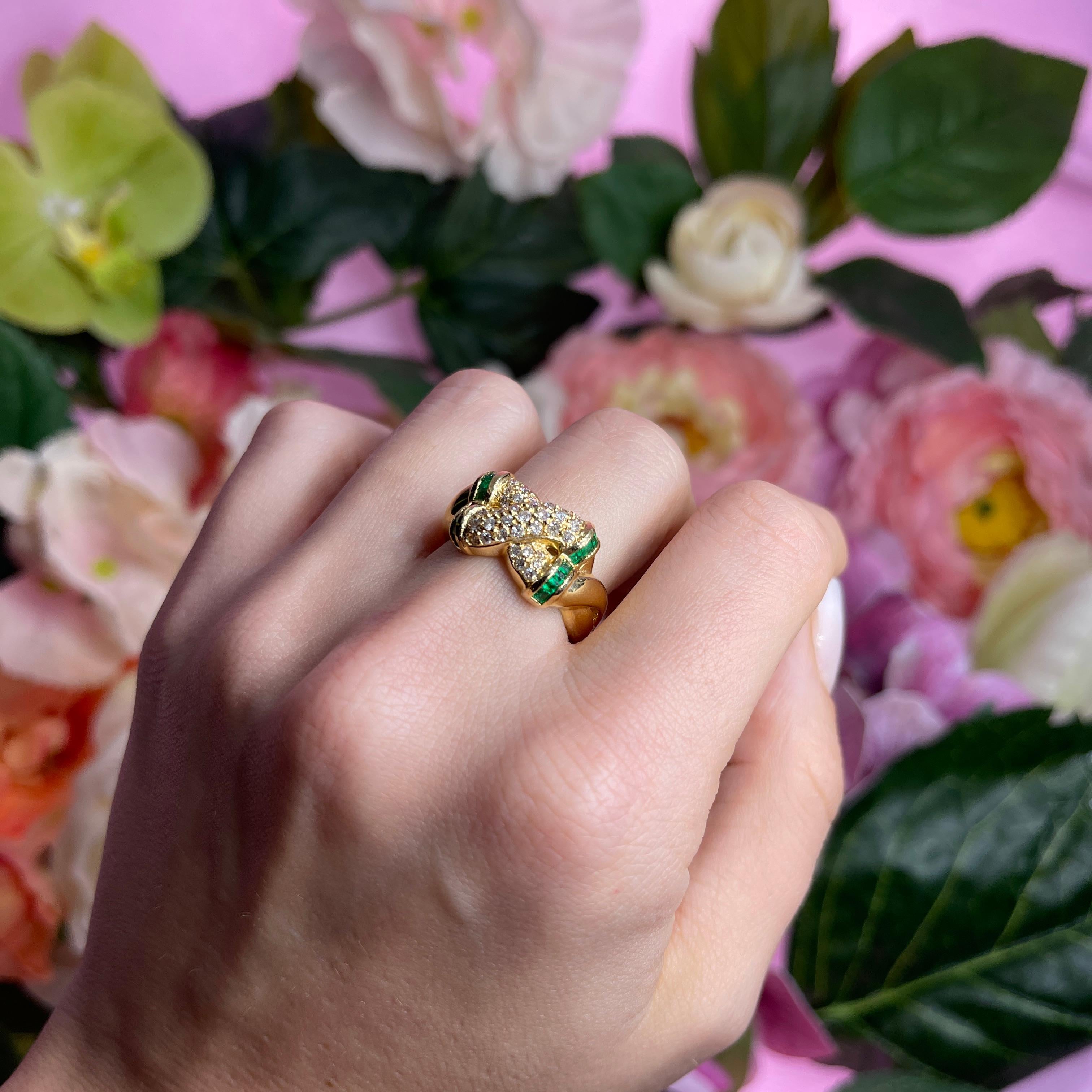18k Yellow Gold Ring with Diamond Pavé and Carre-Cut Emeralds For Sale 2