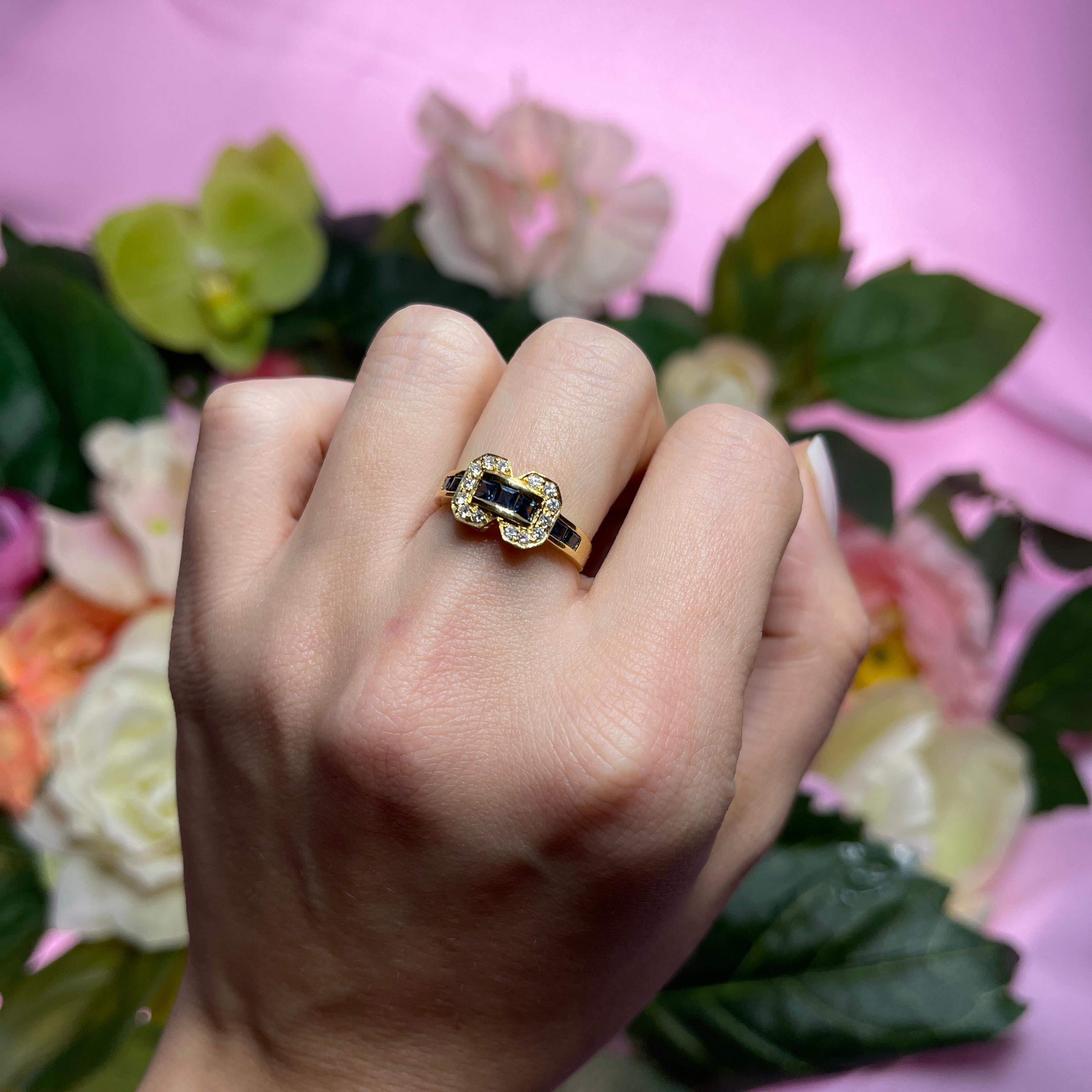 Ring aus 18k Gelbgold mit Diamantpavé und Saphir-Akzenten im Angebot 3
