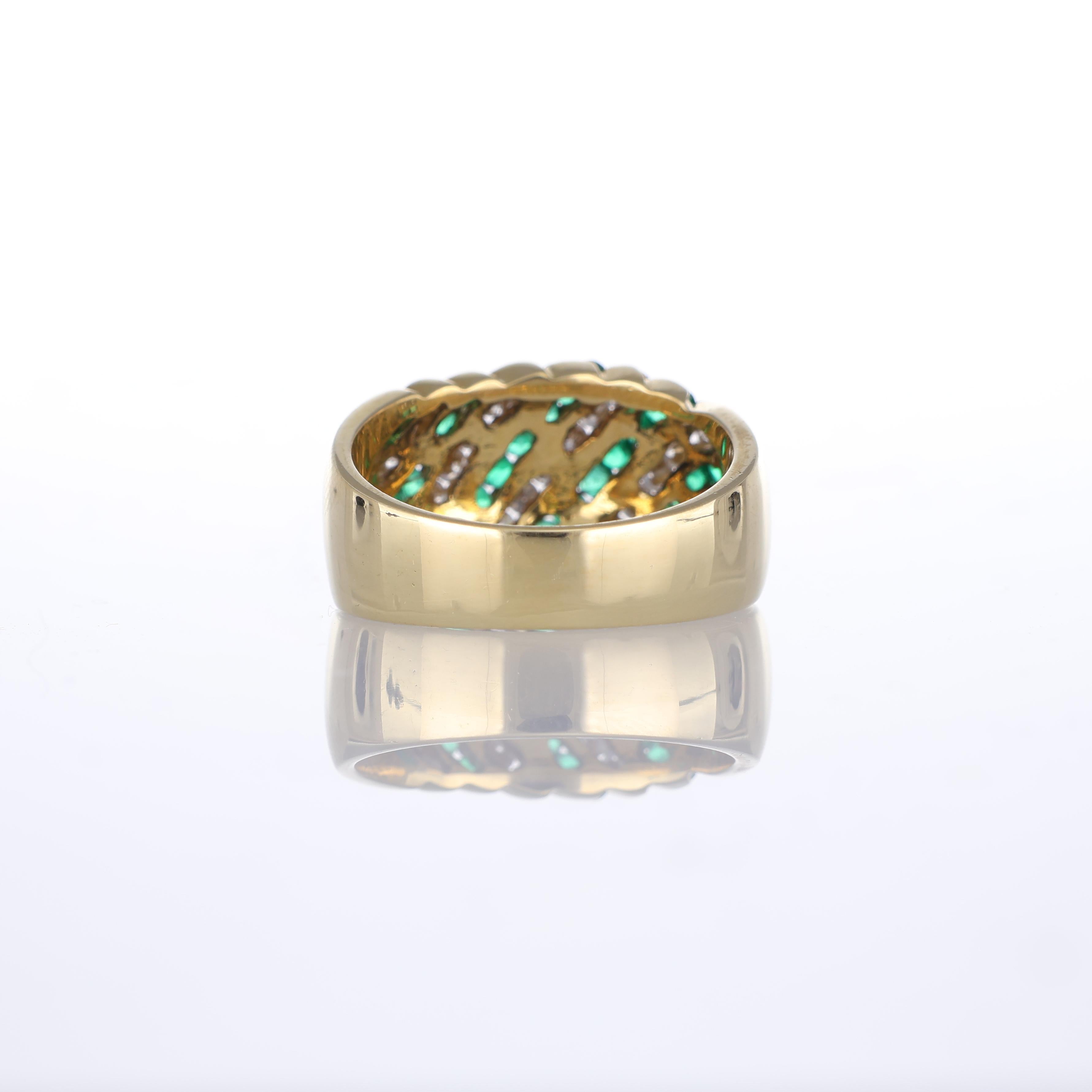 Women's or Men's 18k Yellow Gold Ring with Diamonds and Emeralds For Sale