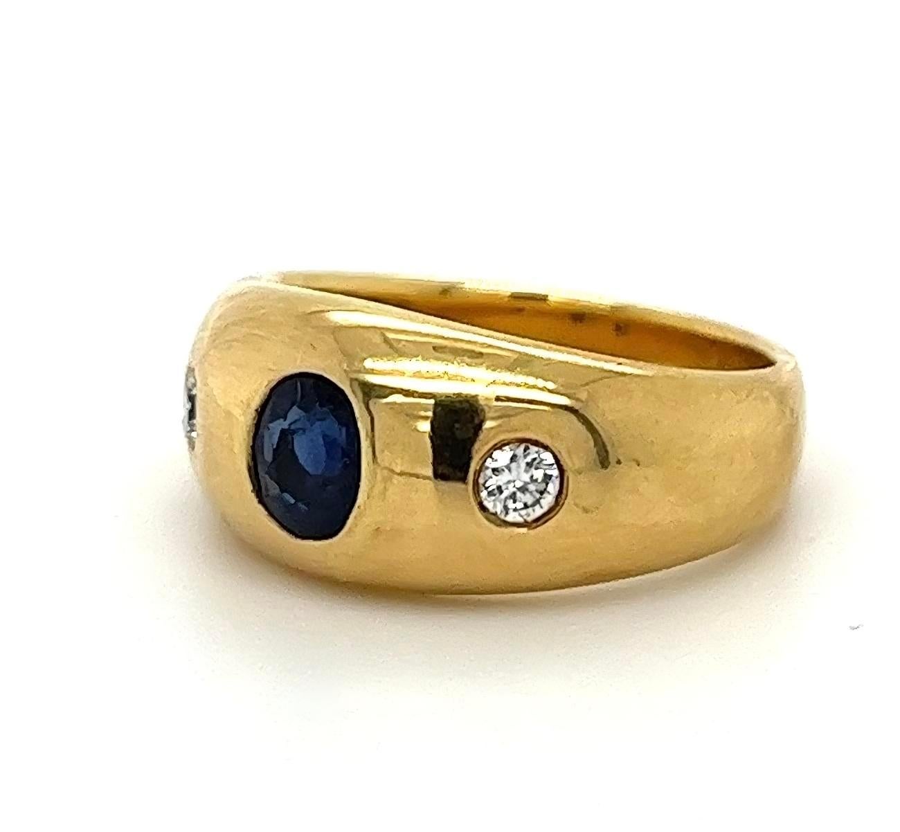 Modern 18K Yellow Gold Sapphire Ring with Diamonds For Sale