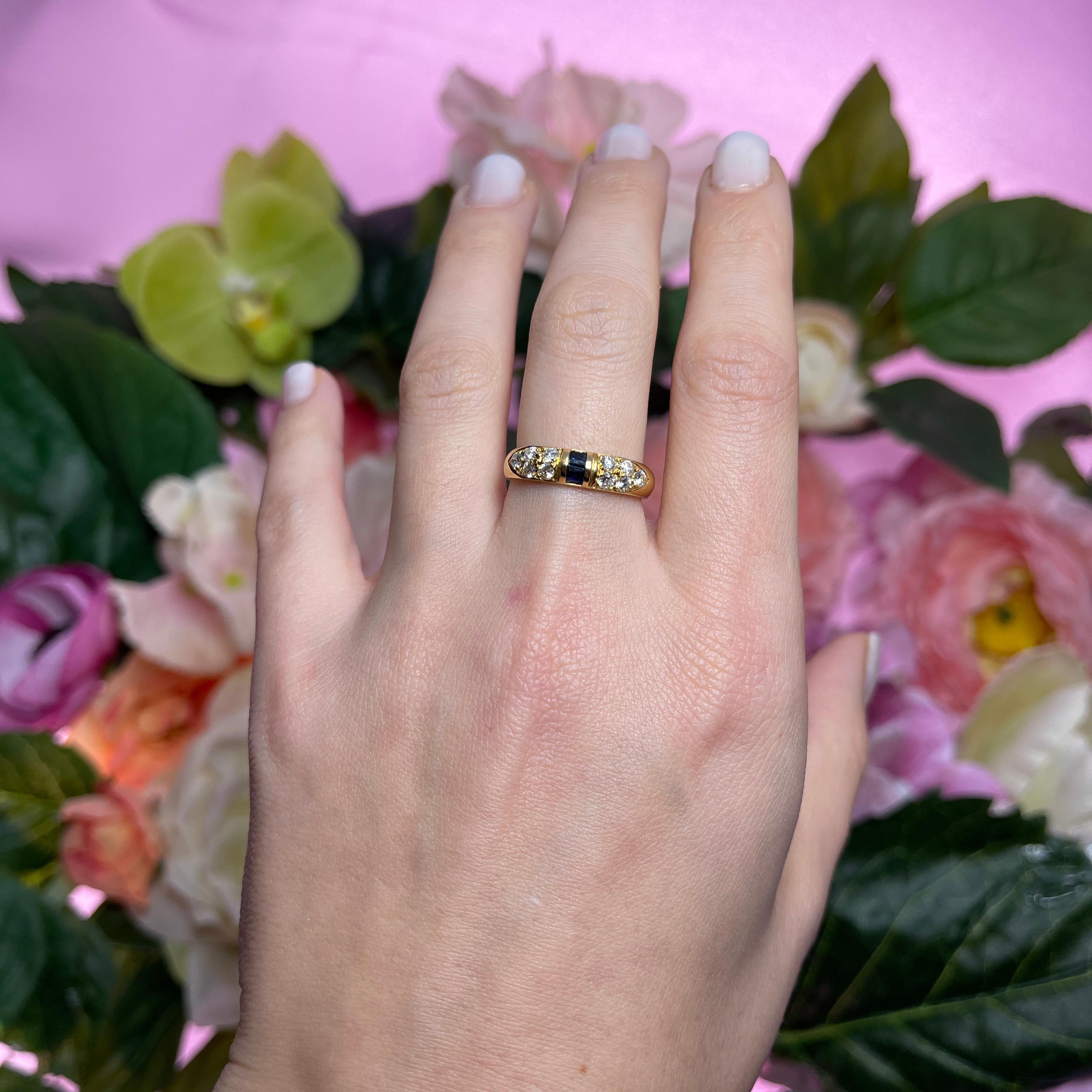 Bague en or jaune 18 carats avec diamants et saphirs en vente 1