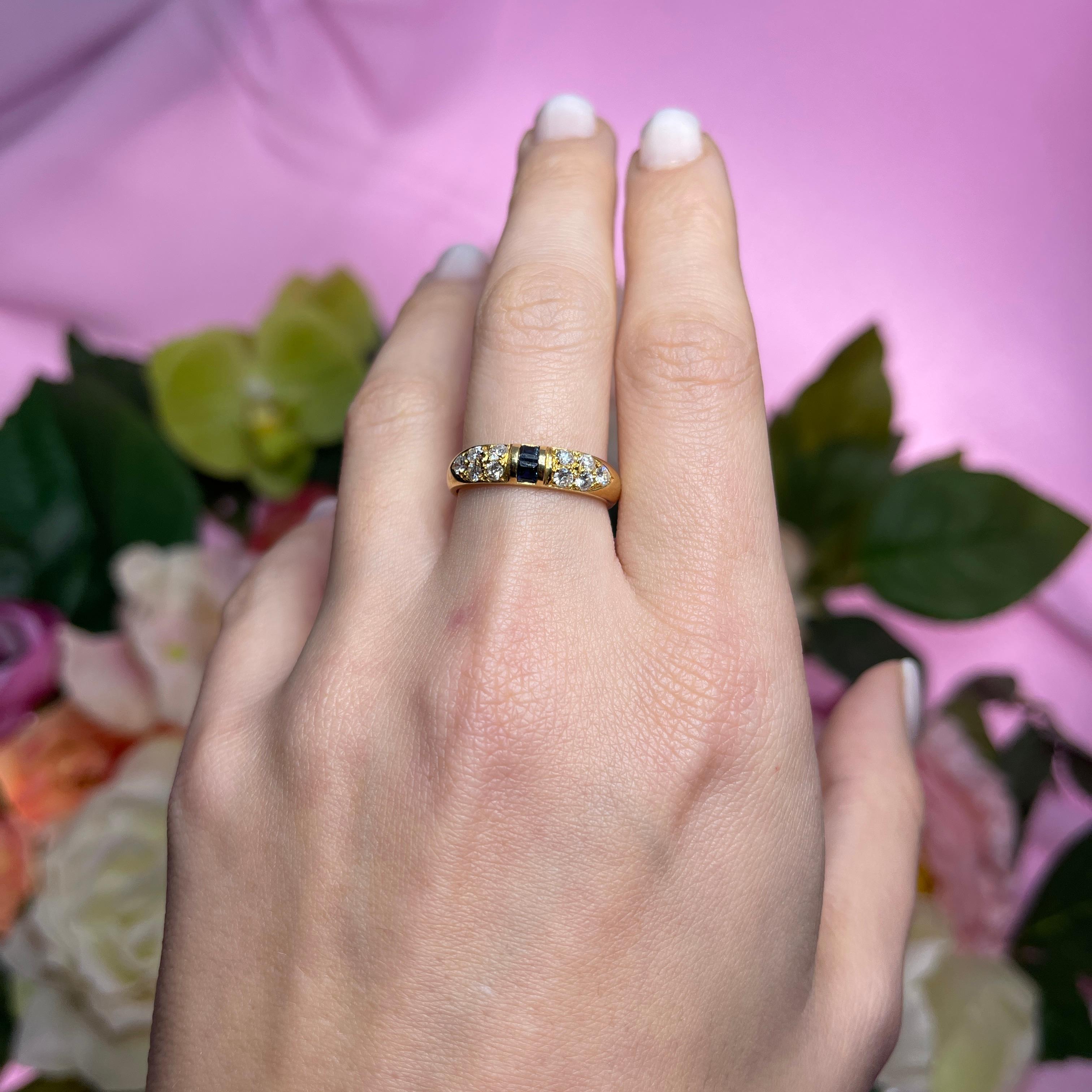 Bague en or jaune 18 carats avec diamants et saphirs en vente 3