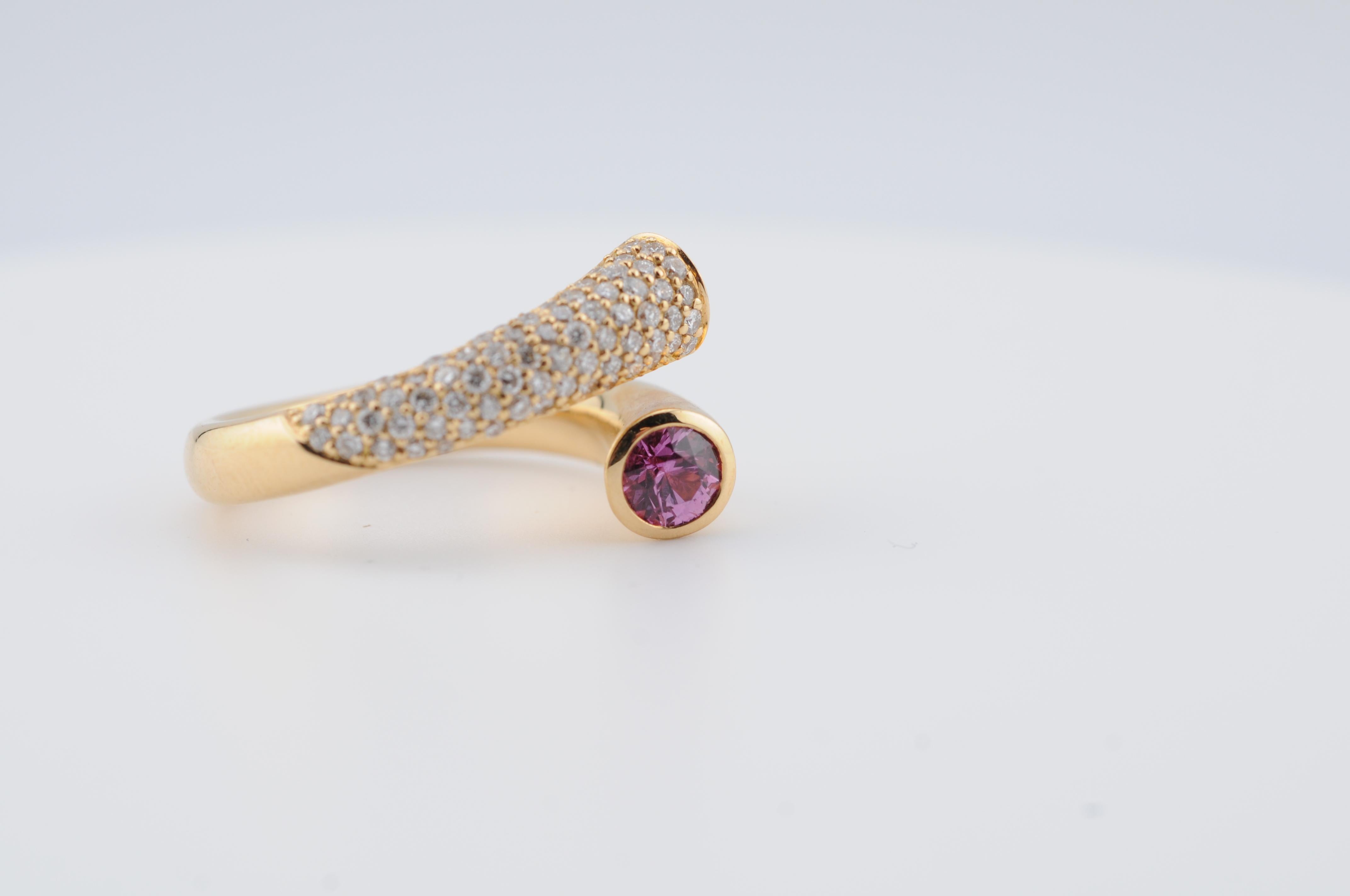 18K Yellow Gold Ring with Diamonds and Synthetic Sapphires – Approx. 0.50ct In Good Condition For Sale In Berlin, BE