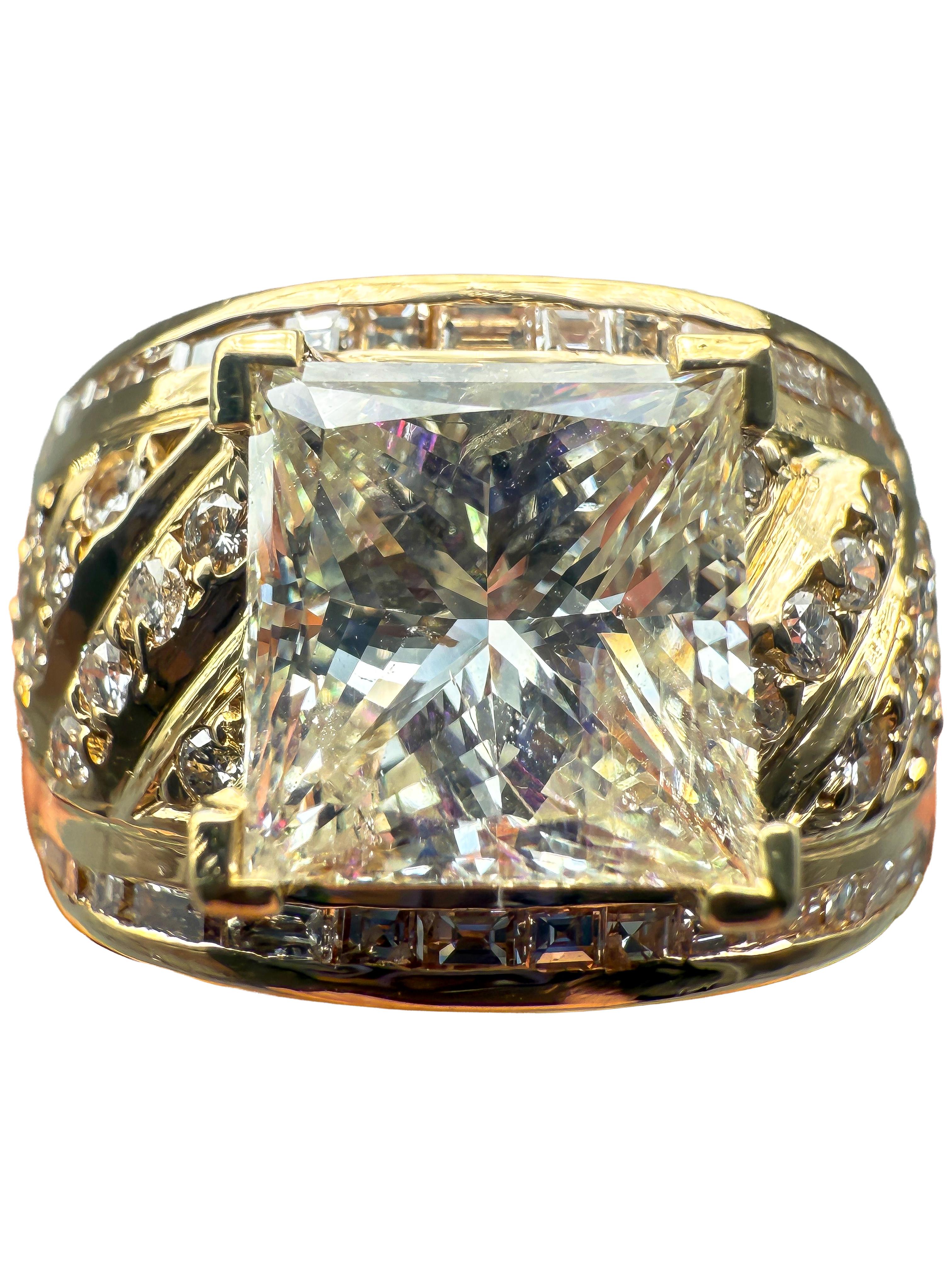 Anillo de oro amarillo de 18k con diamantes en venta 4
