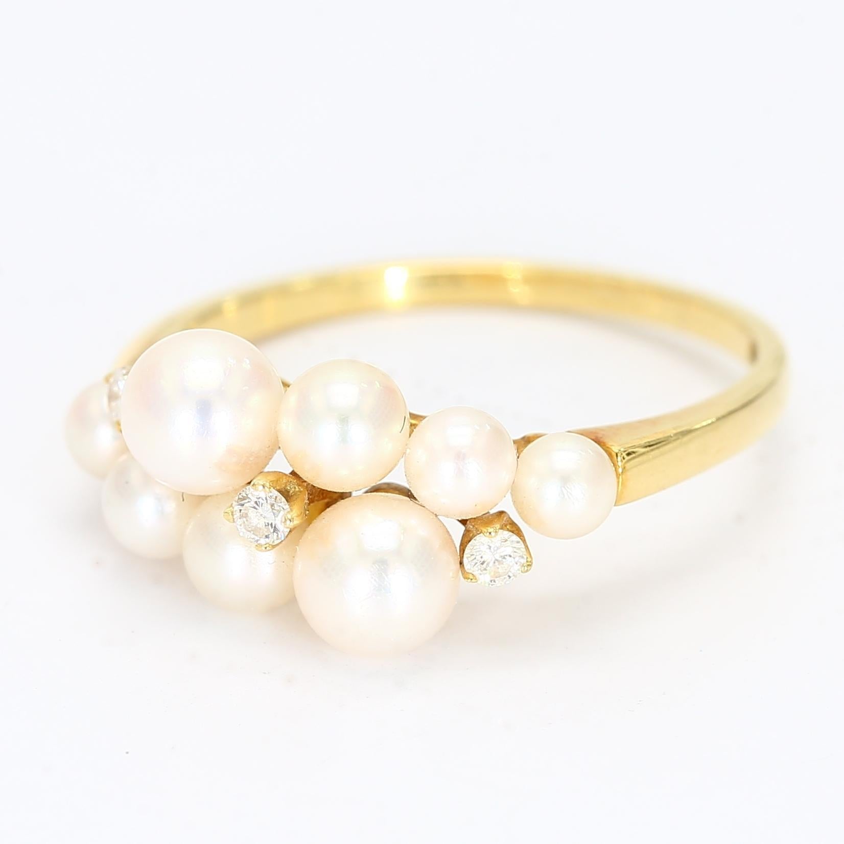 Anello in oro giallo 18k con otto perle e tre accenti di diamanti In condizioni buone in vendita a Scottsdale, AZ