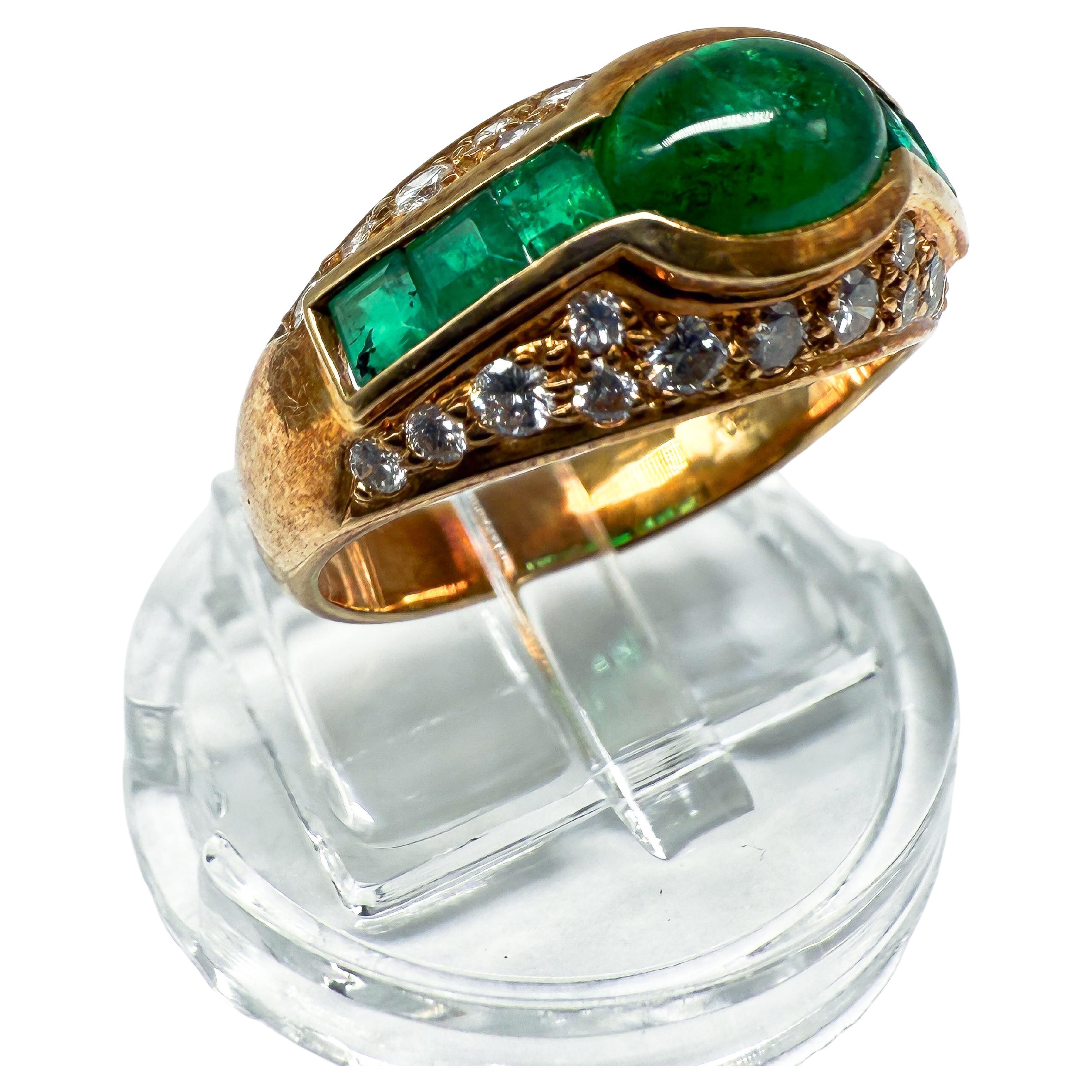 18K Yellow Gold Ring with Emerald and Diamonds
