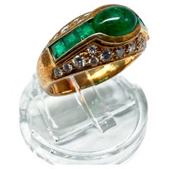 18K Yellow Gold Ring with Emerald and Diamonds
