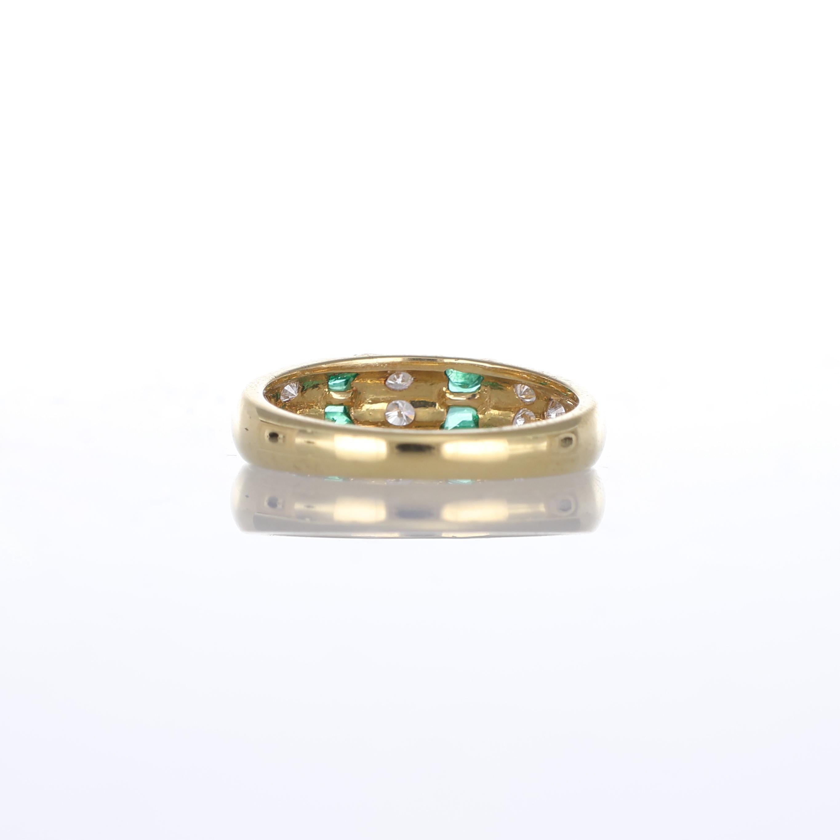 Women's or Men's 18k Yellow Gold Ring with Emerald Baguettes and Diamond Rows For Sale