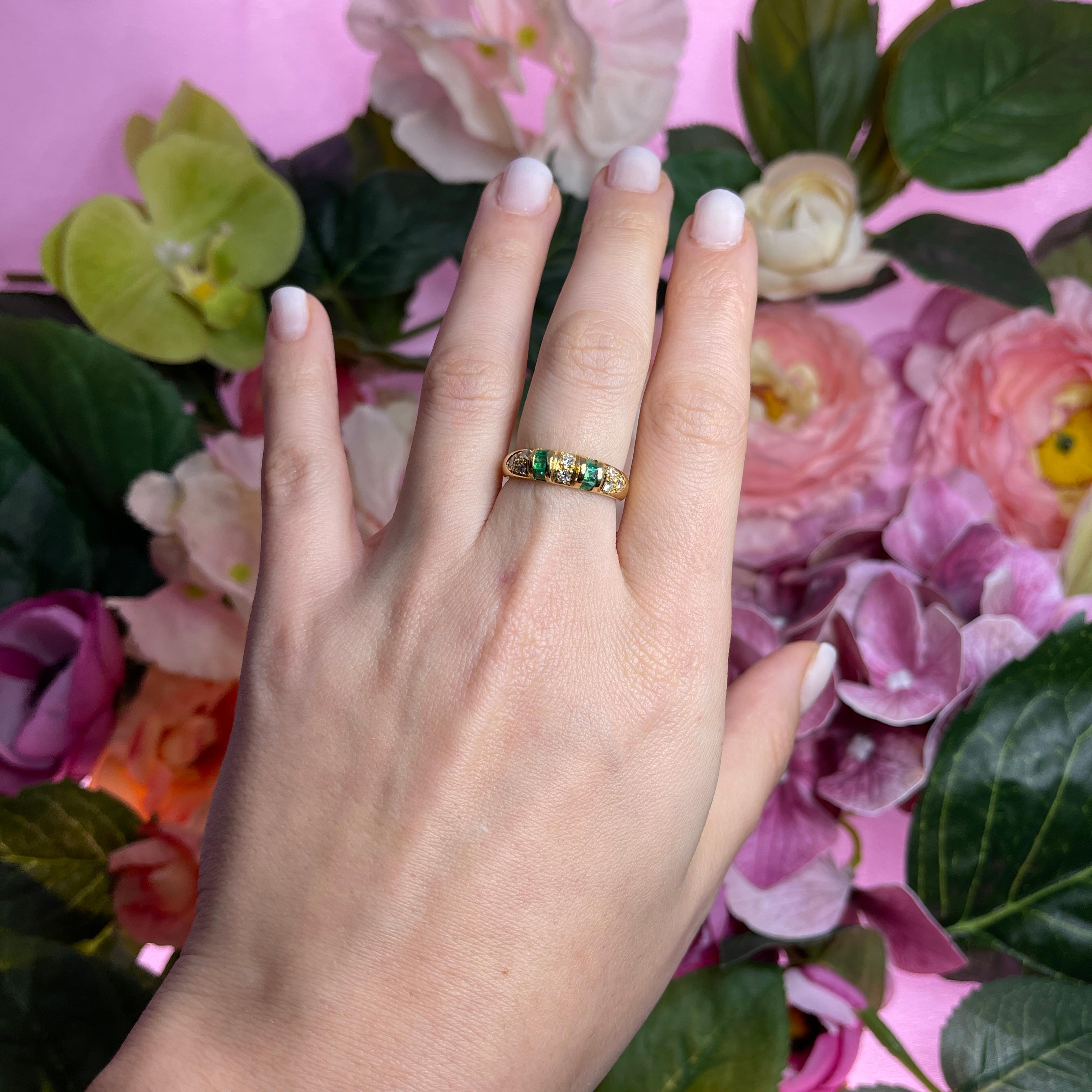 18k Yellow Gold Ring with Emerald Baguettes and Diamond Rows For Sale 1