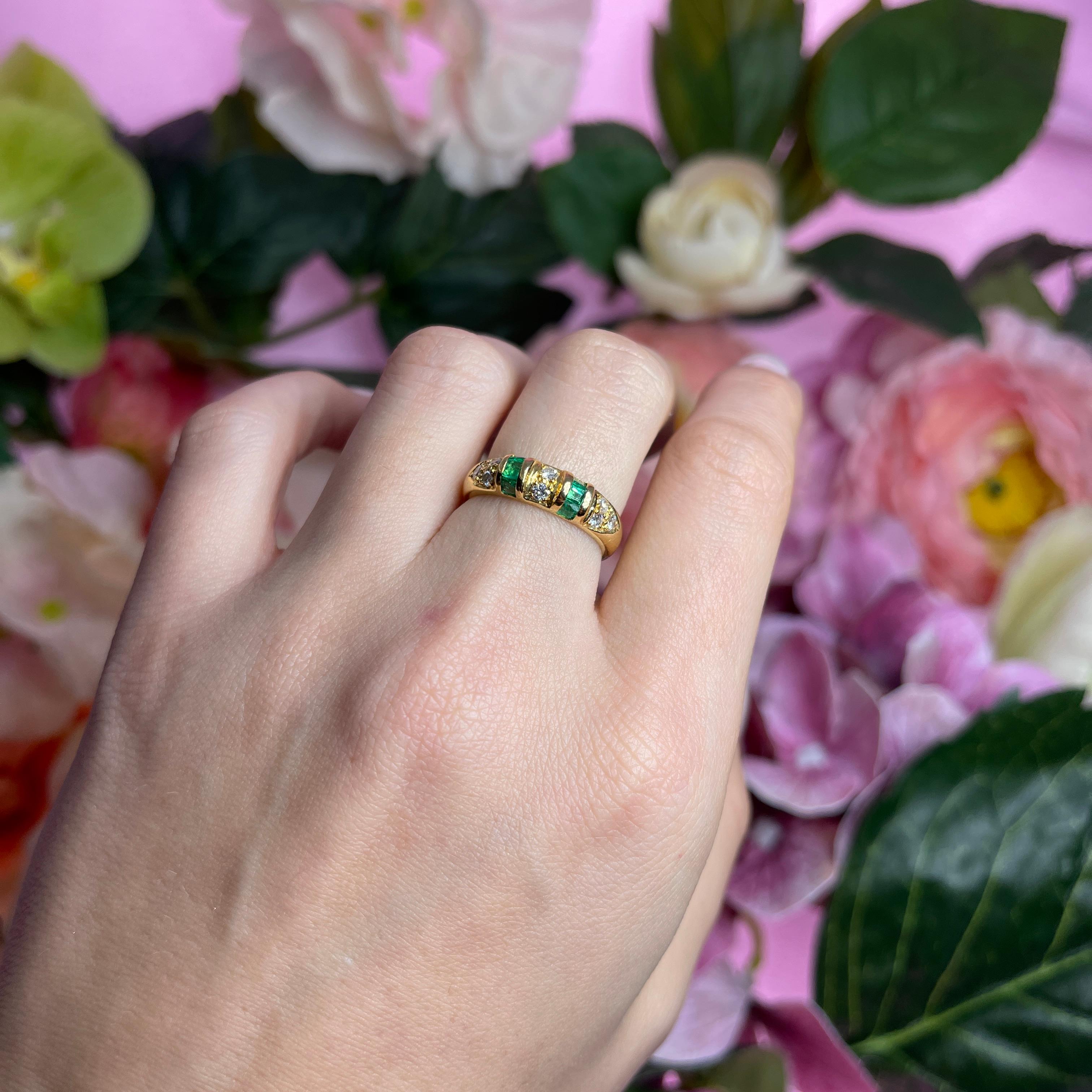 18k Yellow Gold Ring with Emerald Baguettes and Diamond Rows For Sale 2