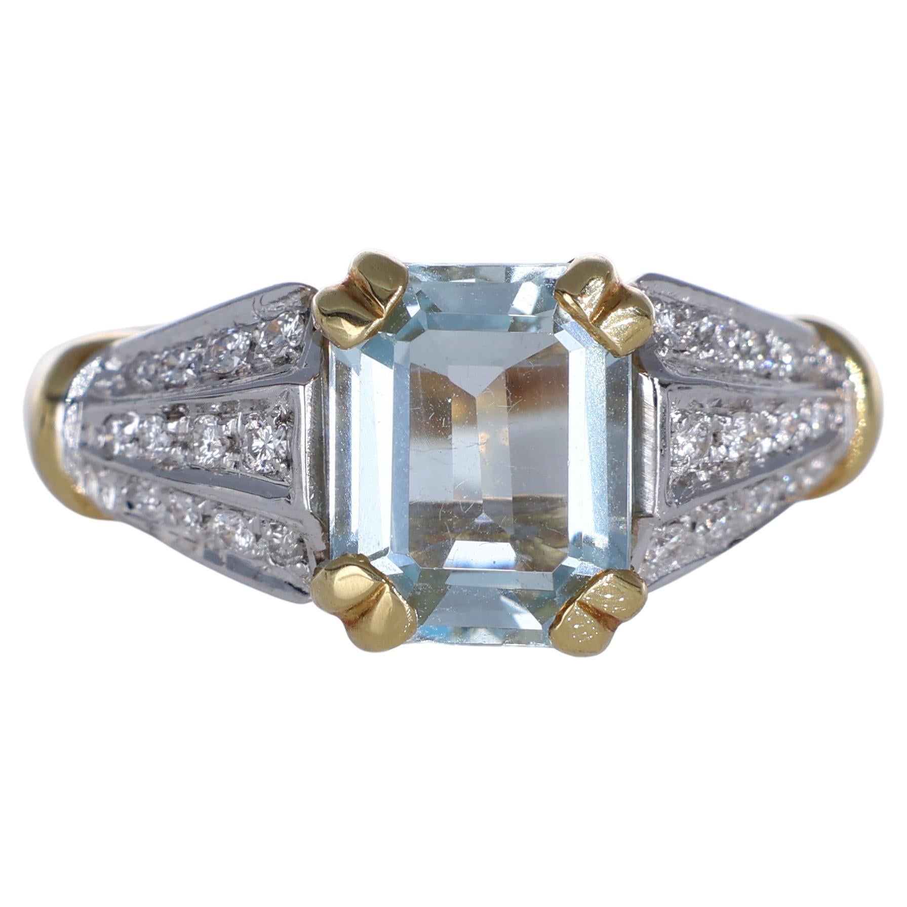 18K Yellow Gold Ring with Emerald-Cut Aquamarine and Diamond Pavé