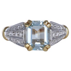 18K Yellow Gold Ring with Emerald-Cut Aquamarine and Diamond Pavé