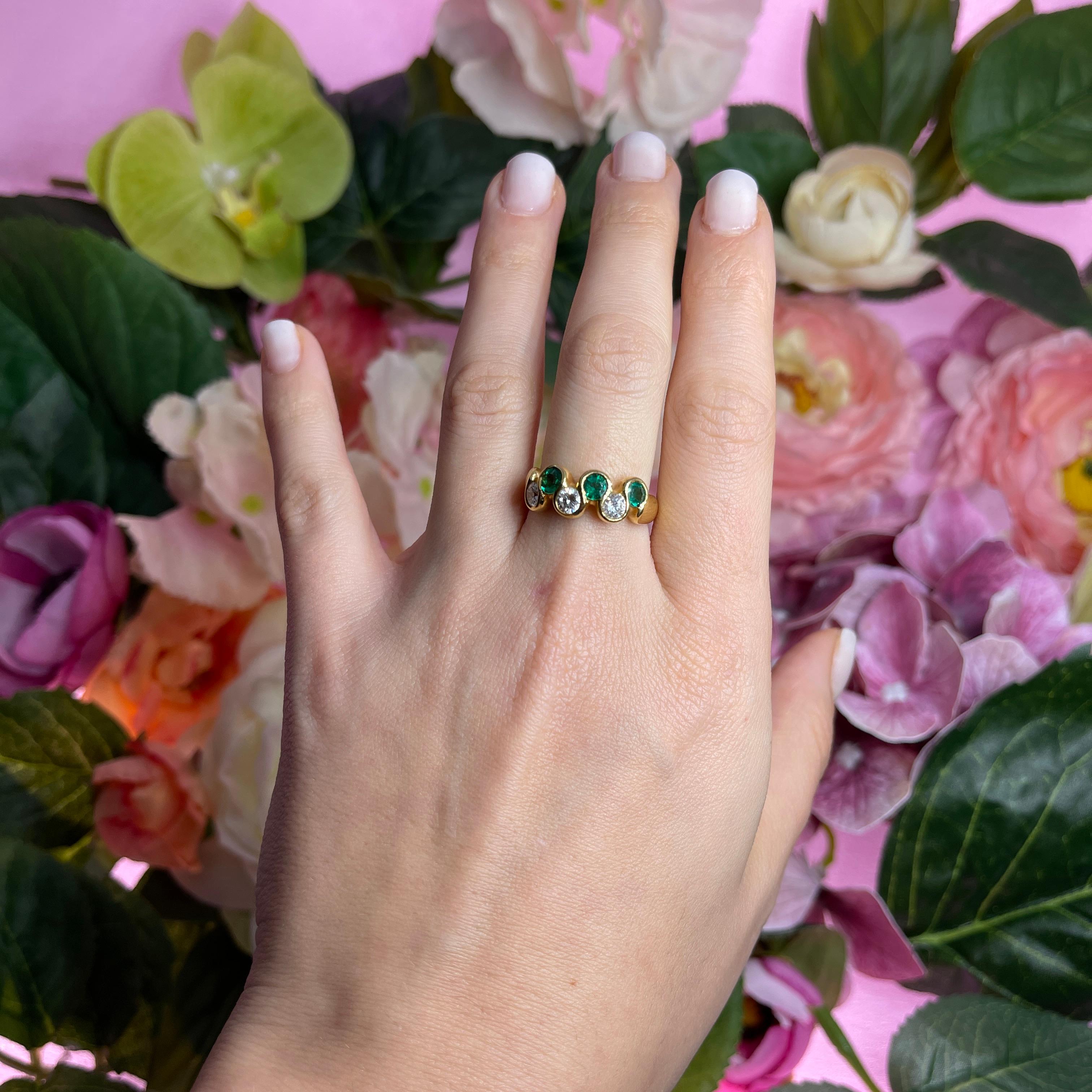 18k Yellow Gold Ring with Emeralds and Diamonds For Sale 1