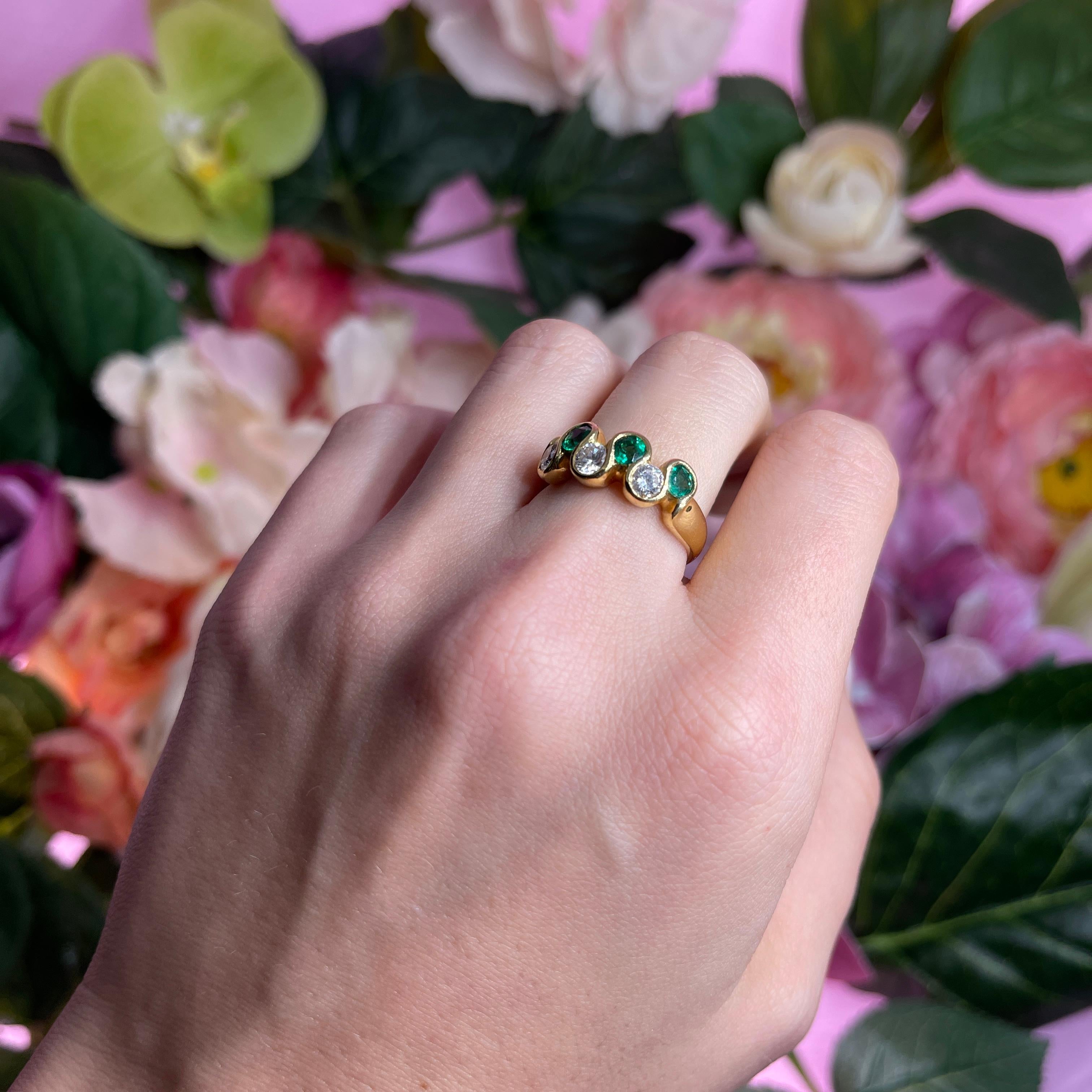 18k Yellow Gold Ring with Emeralds and Diamonds For Sale 3