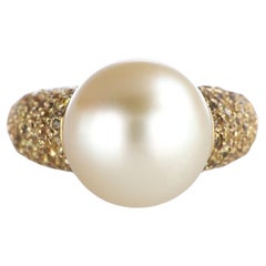 Anello in oro giallo 18K con perla dorata e zaffiro giallo pavé