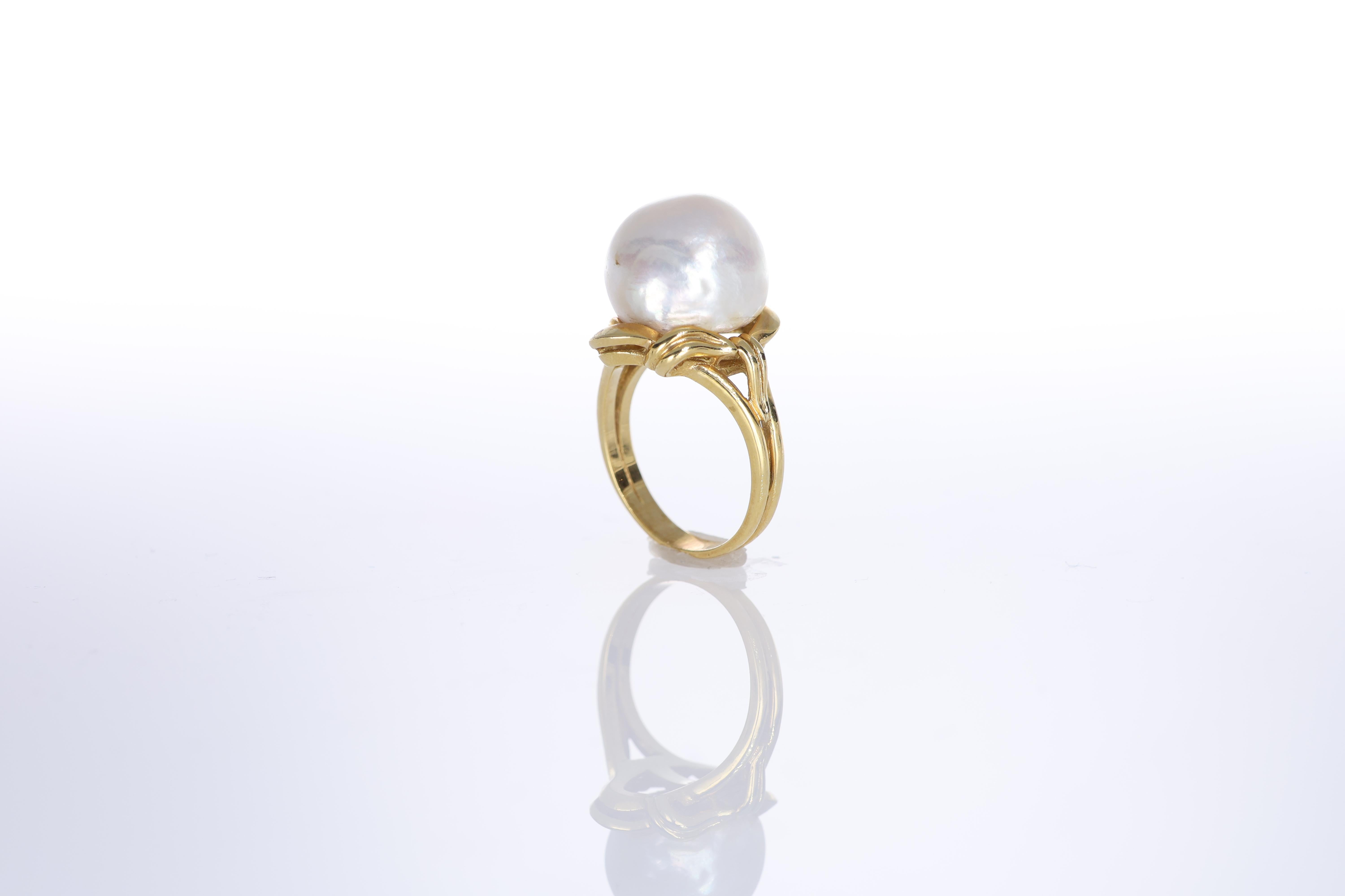 Brilliant Cut 18K Yellow Gold Ring with Irregular Pearl For Sale