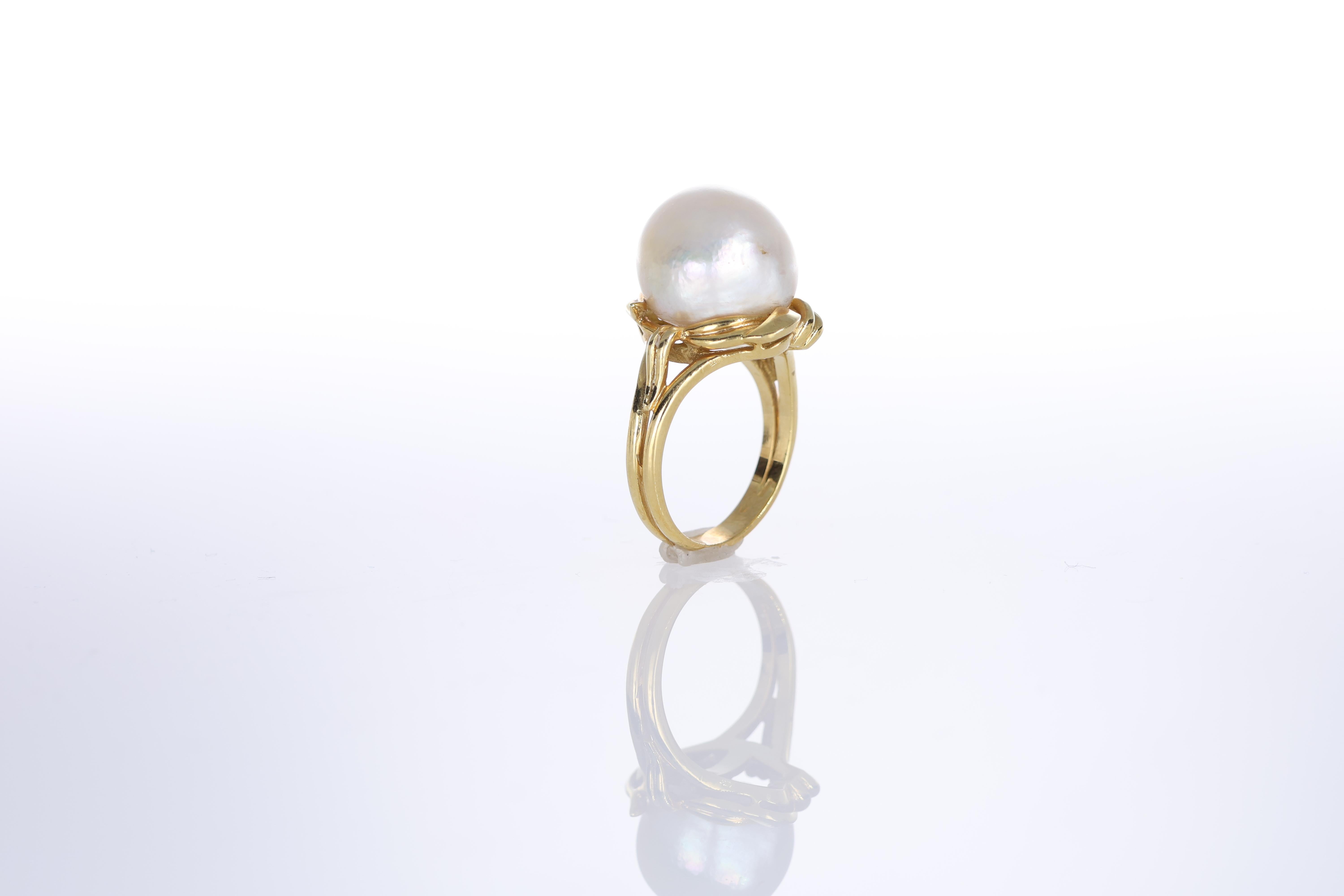 18K Yellow Gold Ring with Irregular Pearl In New Condition For Sale In Bergamo, BG