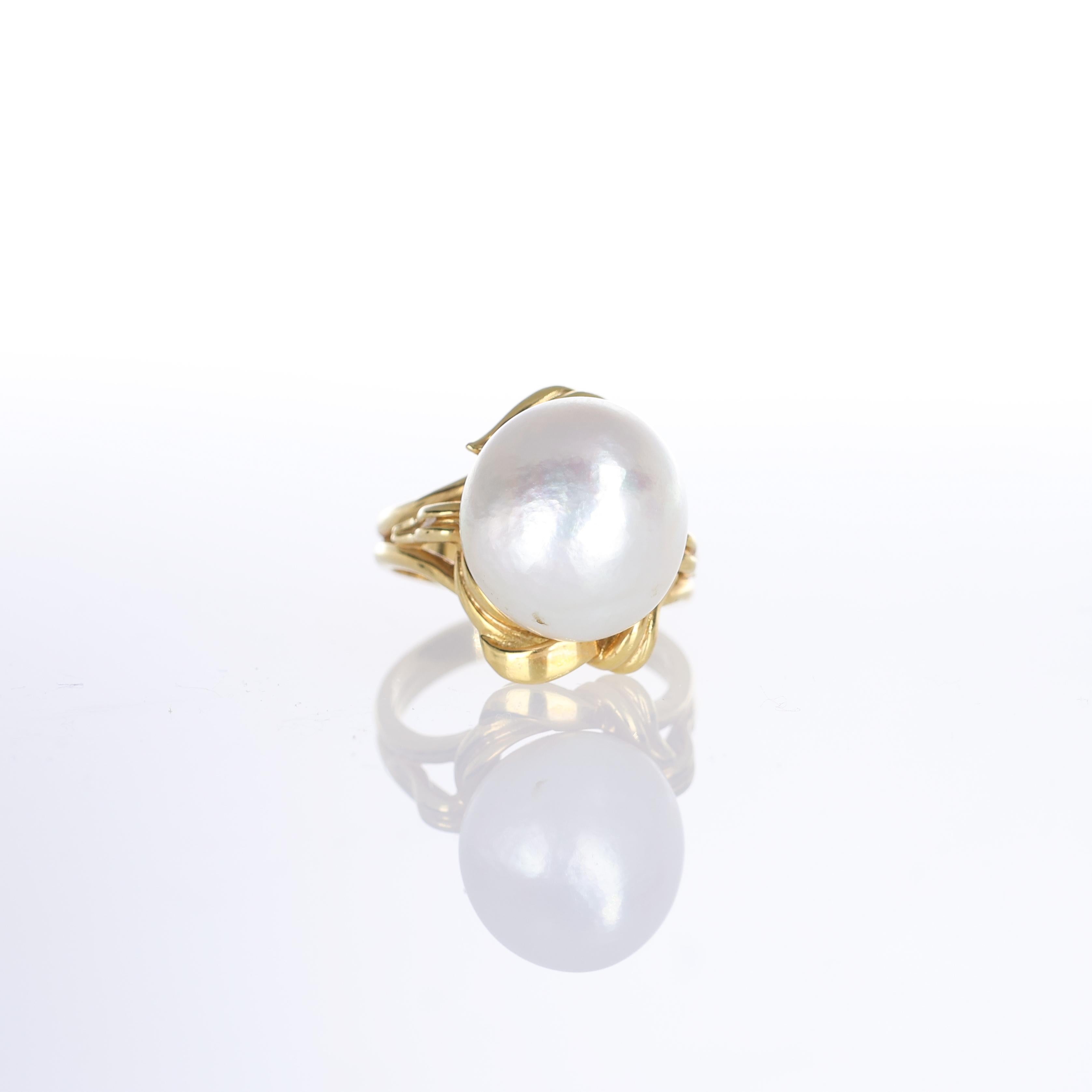 Women's or Men's 18K Yellow Gold Ring with Irregular Pearl For Sale