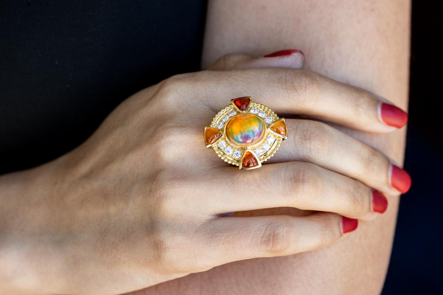 Anillo de oro amarillo de 18 quilates con ópalo gelatinoso, ópalo de fuego y diamantes de Paula Crevoshay Corte mixto en venta