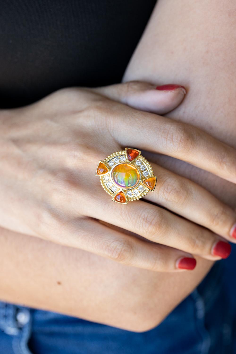 Anillo de oro amarillo de 18 quilates con ópalo gelatinoso, ópalo de fuego y diamantes de Paula Crevoshay en Nuevo estado para la venta en Virginia Beach, VA