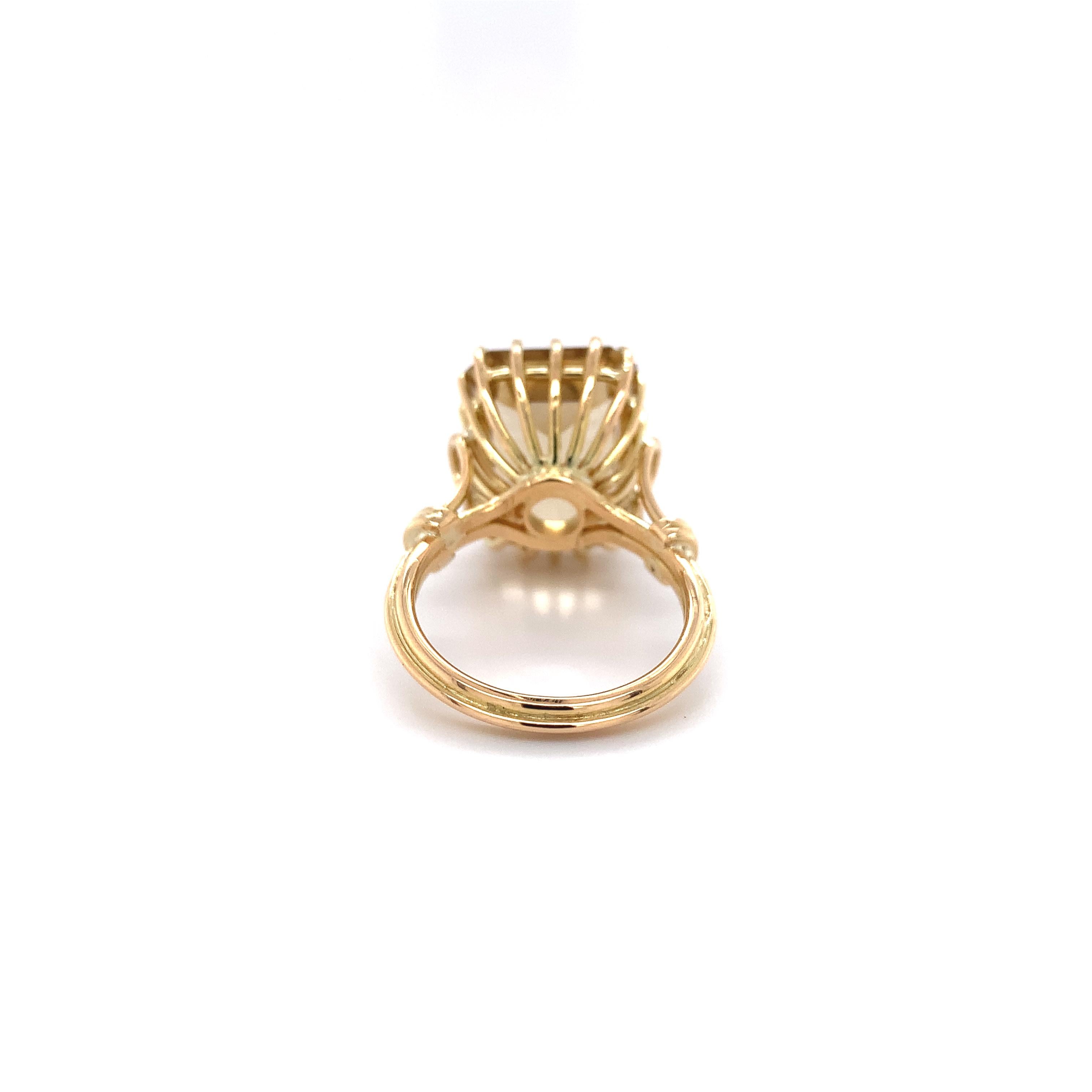 Women's 18K Yellow Gold Ring with Large 9.53ct Smoky Quartz For Sale