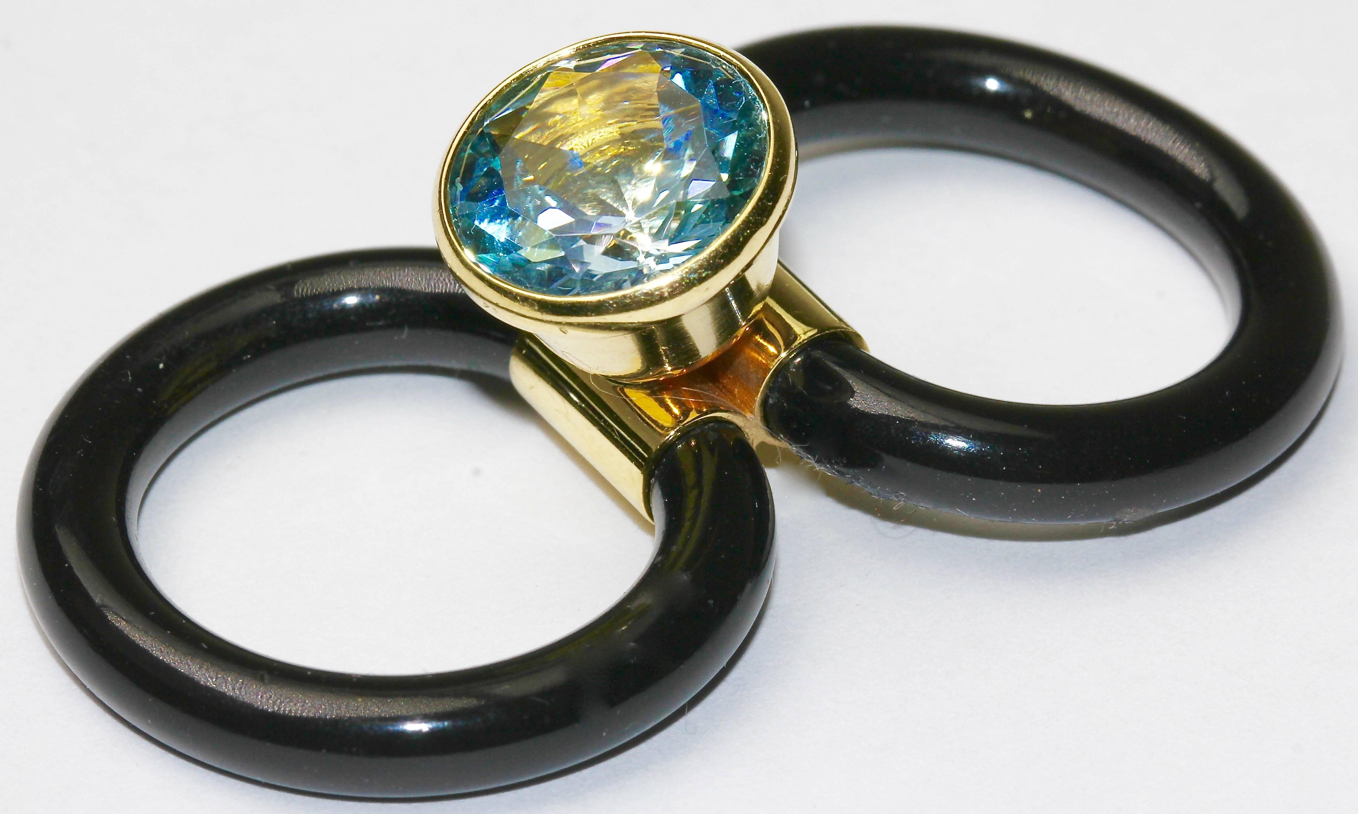18K Yellow Gold Ring With Large Aquamarine Solitaire In Good Condition For Sale In Berlin, DE