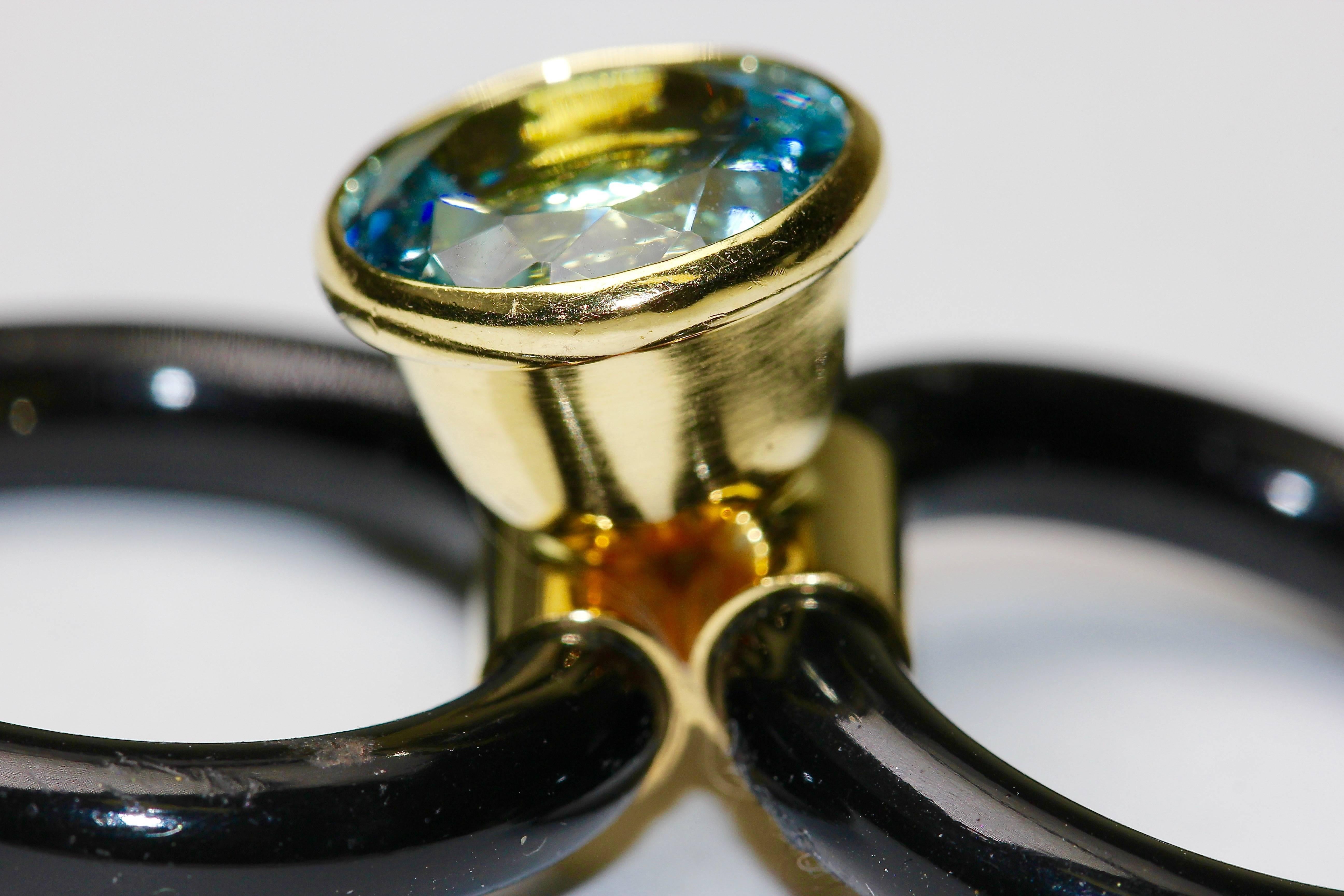 18K Yellow Gold Ring With Large Aquamarine Solitaire For Sale 1