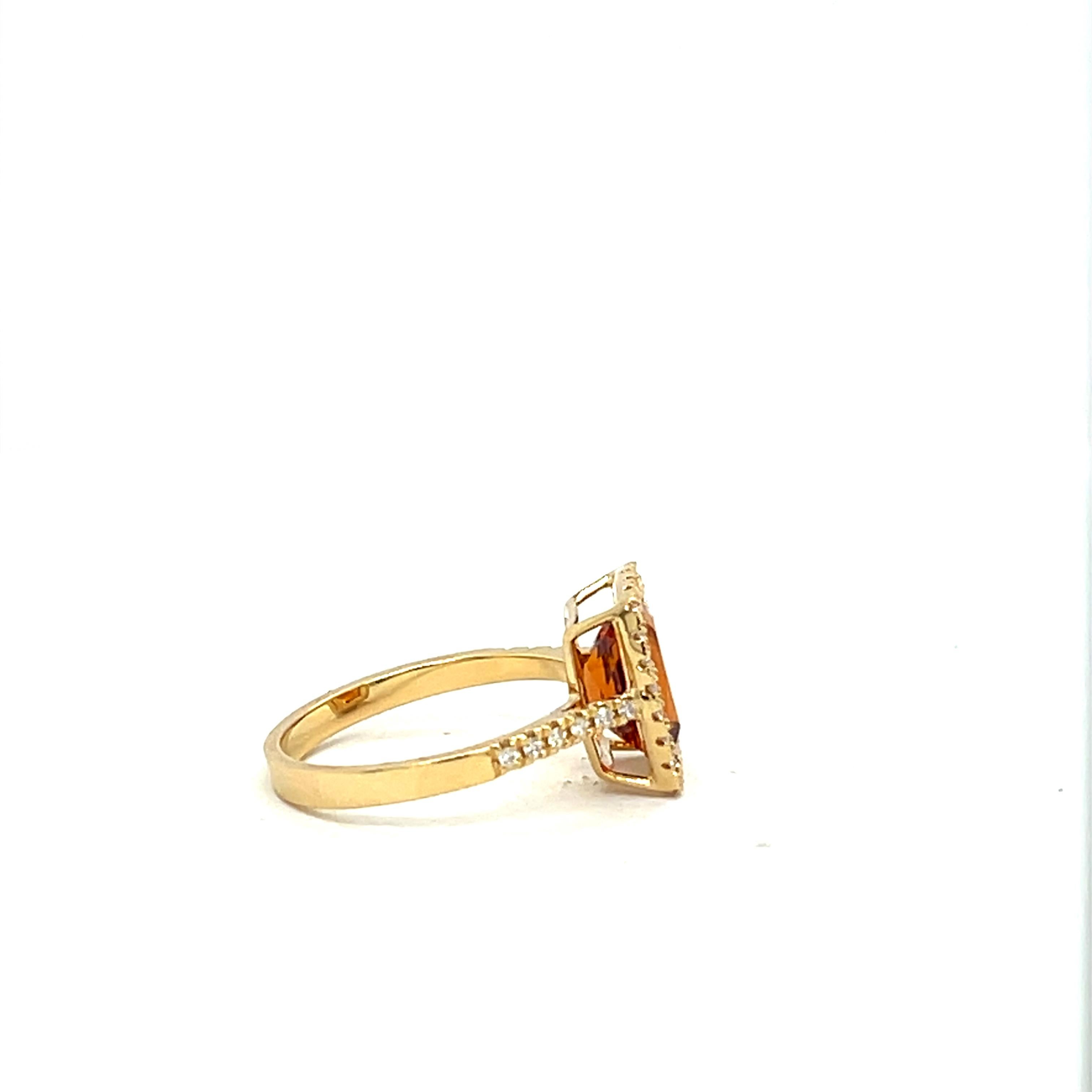 18K Yellow Gold Ring with Mandarin Citrine and Diamonds In New Condition For Sale In Vannes, FR