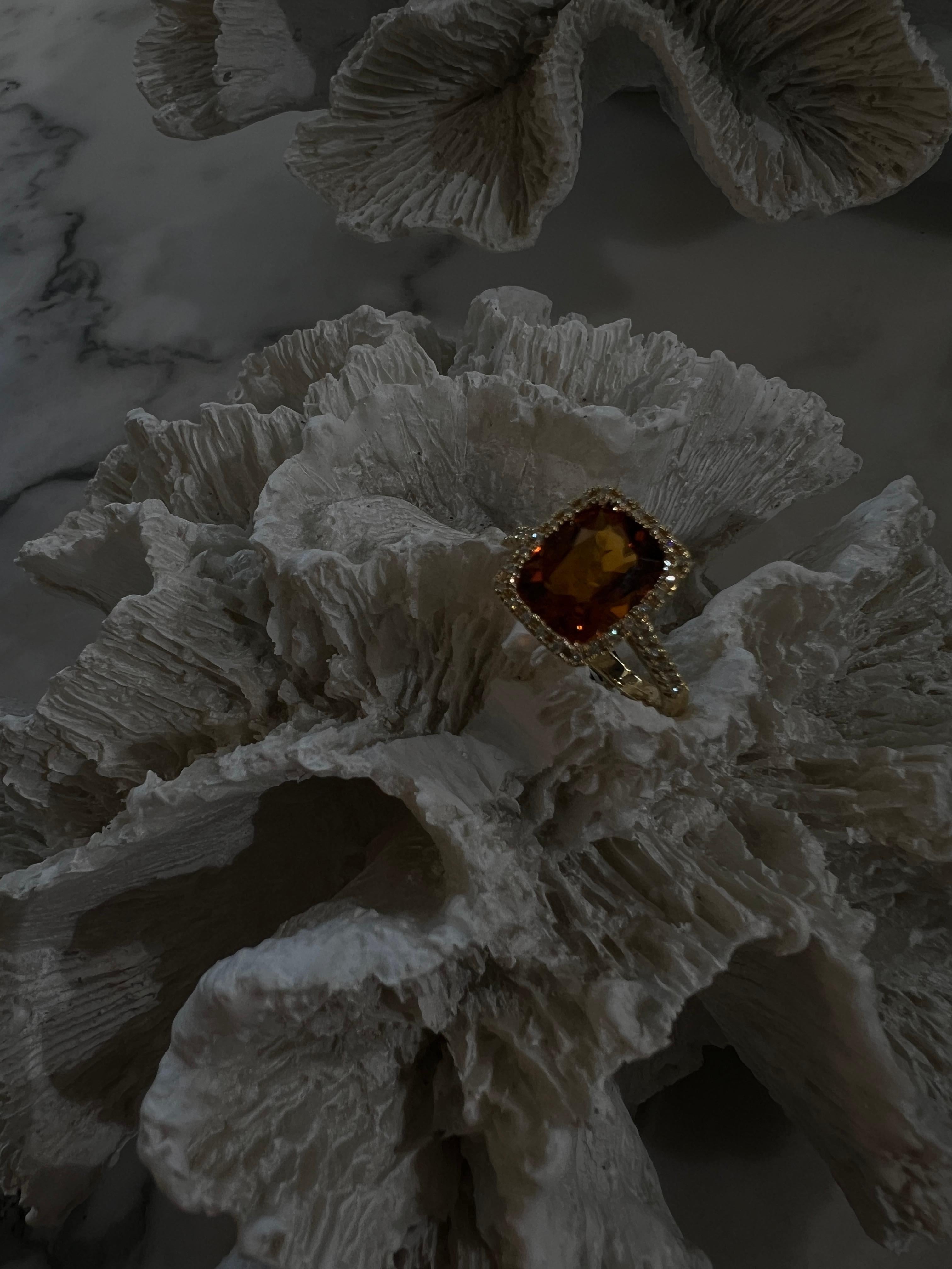 18K Yellow Gold Ring with Mandarin Citrine and Diamonds For Sale 1