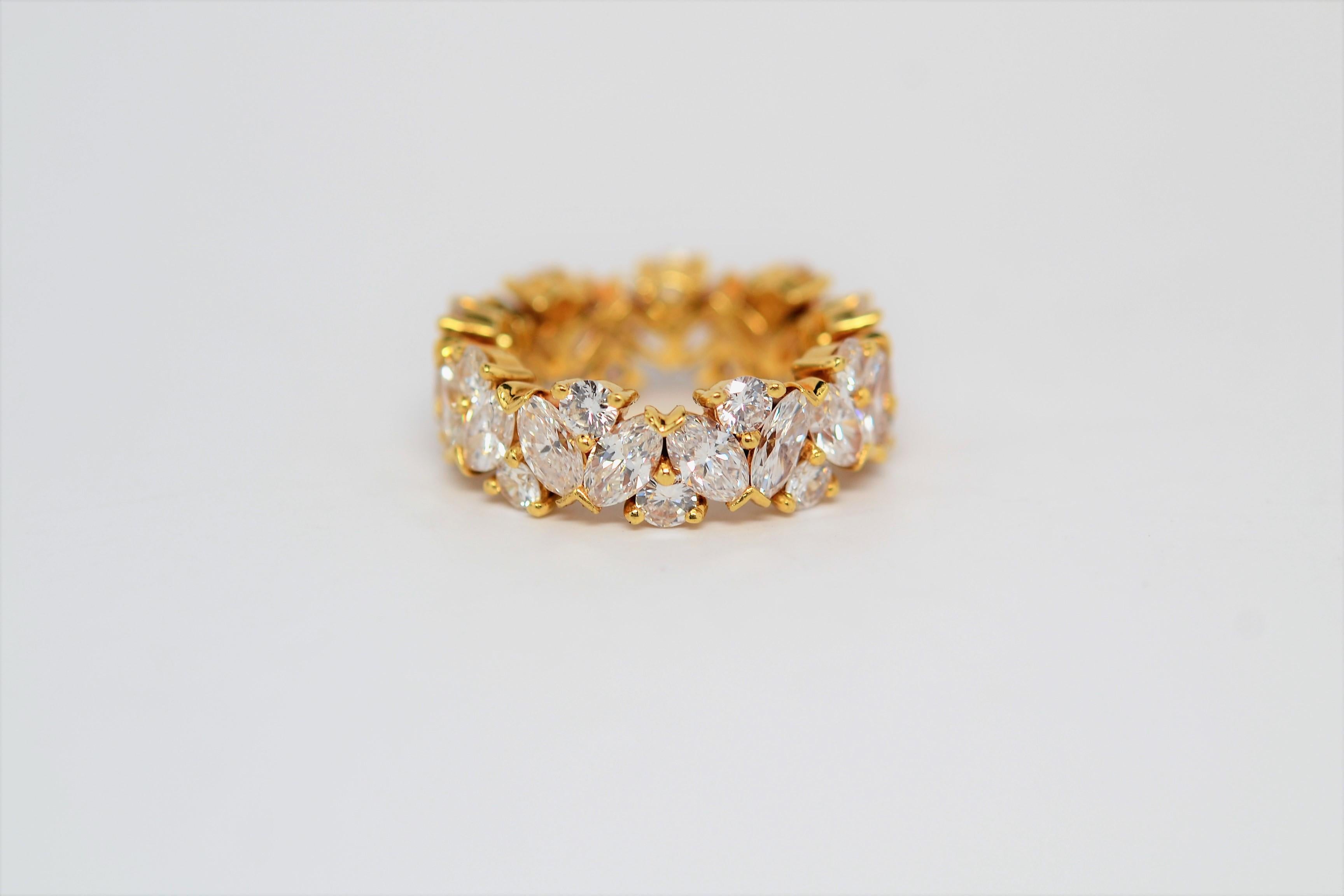 Women's 18K Yellow Gold Ring with Marquise & Round Brilliant Cut Diamonds, 5.10 Carats For Sale