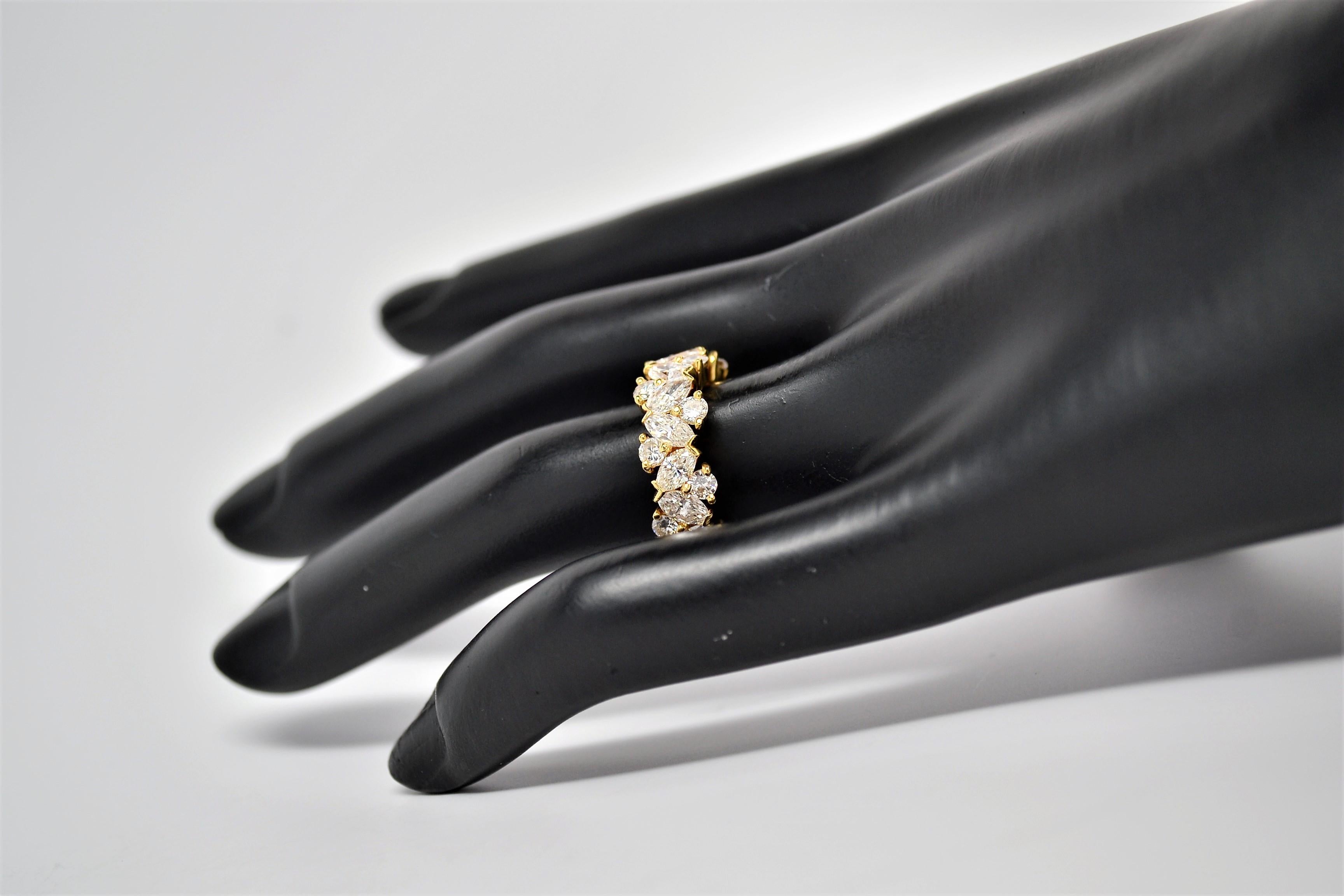 18K Yellow Gold Ring with Marquise & Round Brilliant Cut Diamonds, 5.10 Carats For Sale 3