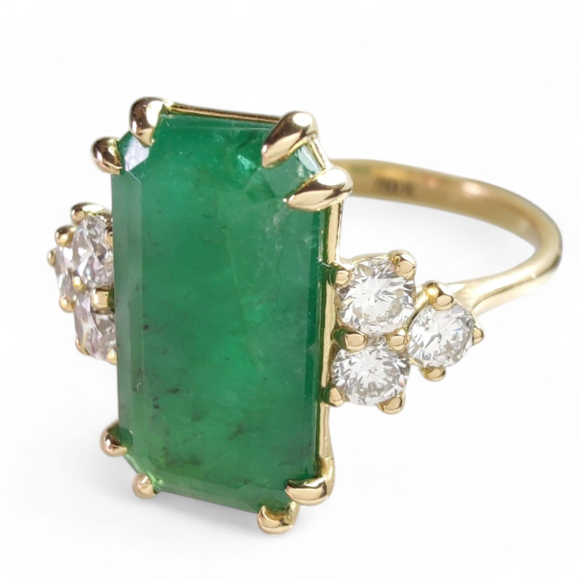 Women's 18K Yellow Gold Ring with Natural Emerald & Diamonds  Elegant Jewelry for Women For Sale