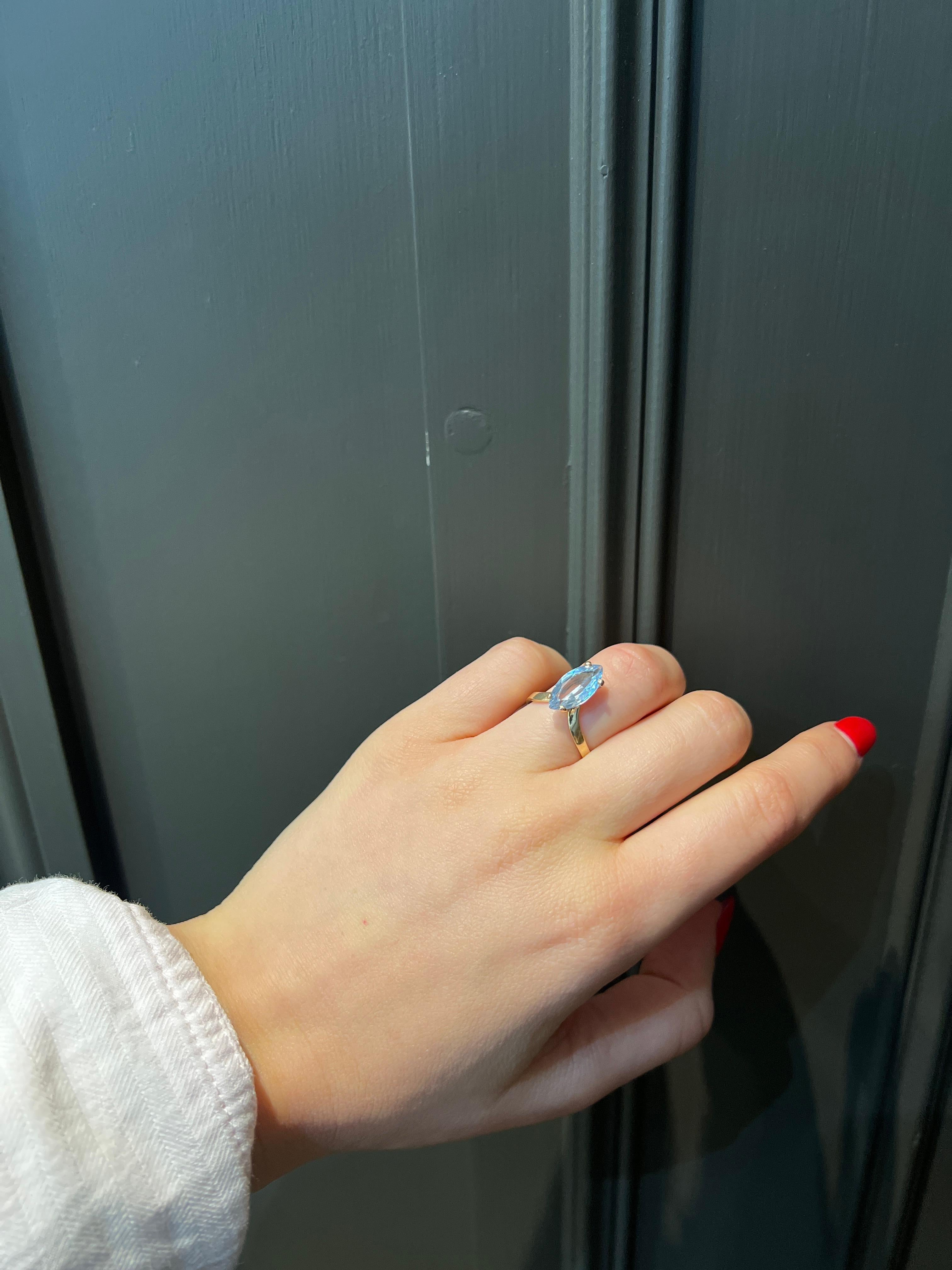 Retro 18k Yellow Gold Ring with Navette Cut Aquamarine For Sale