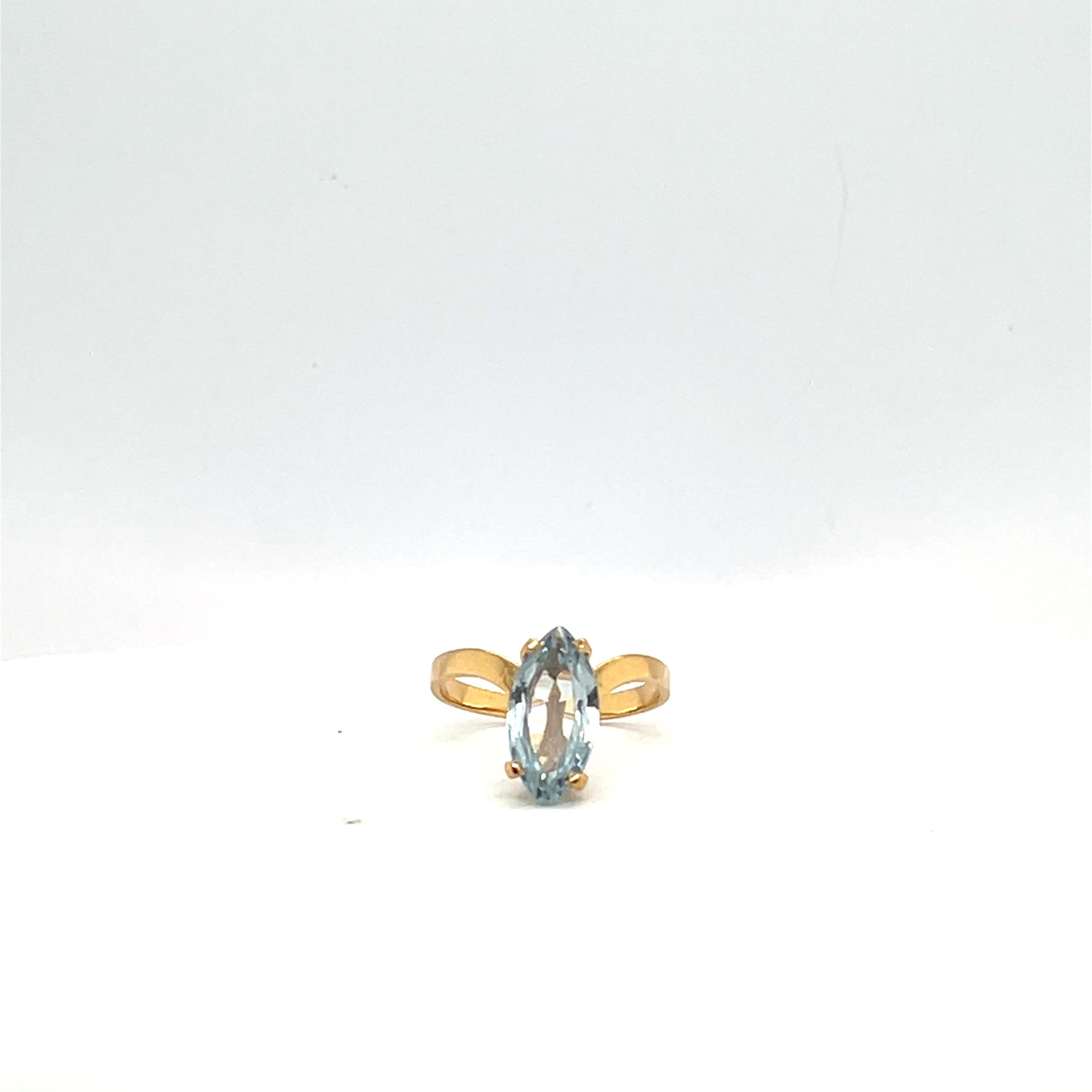 18k Yellow Gold Ring with Navette Cut Aquamarine In New Condition For Sale In Vannes, FR