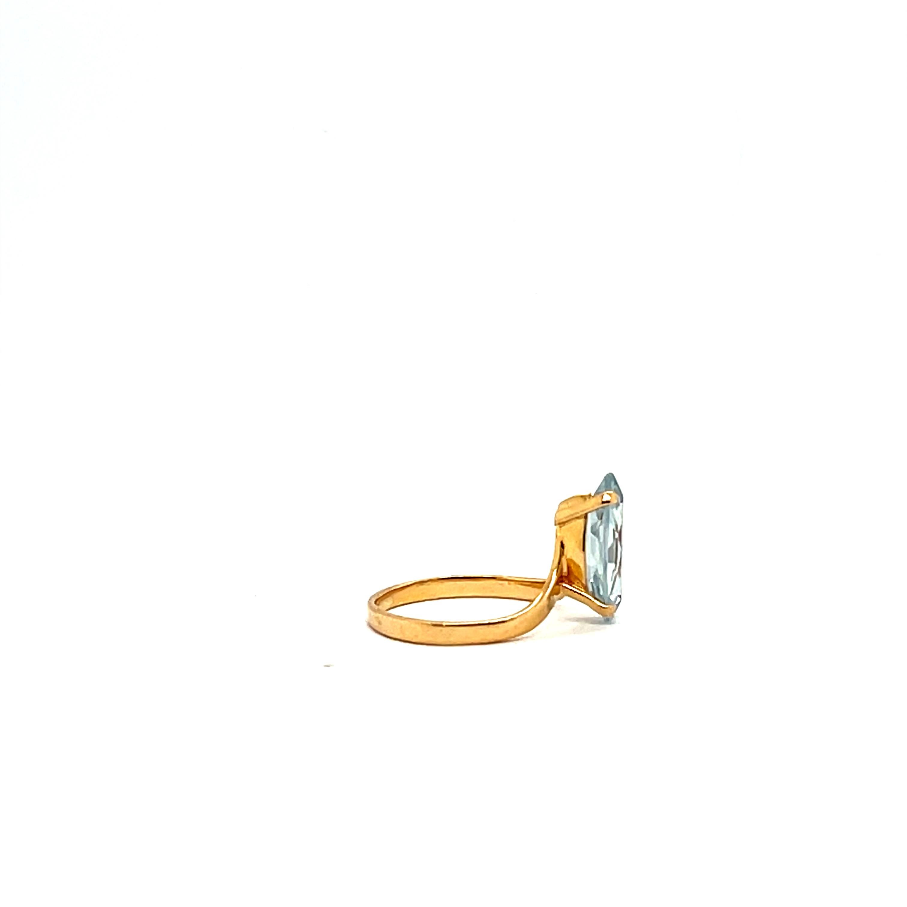 Women's 18k Yellow Gold Ring with Navette Cut Aquamarine For Sale