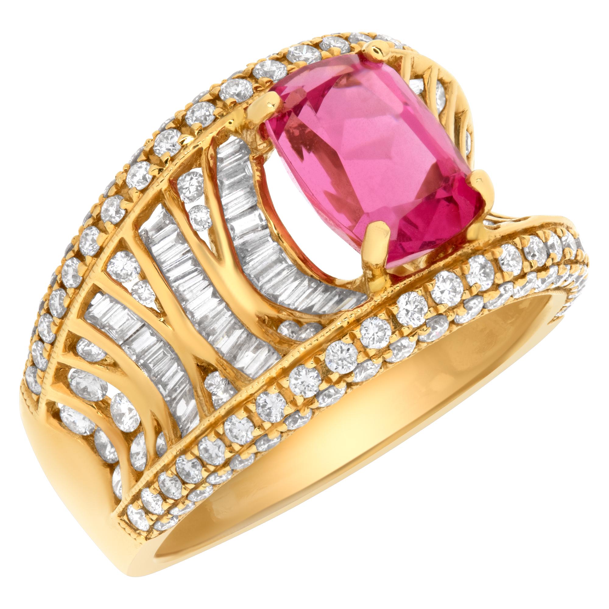 18k yellow gold ring with Oval brilliant cut pink spinel (2.73 carats) & diamond In Excellent Condition For Sale In Surfside, FL