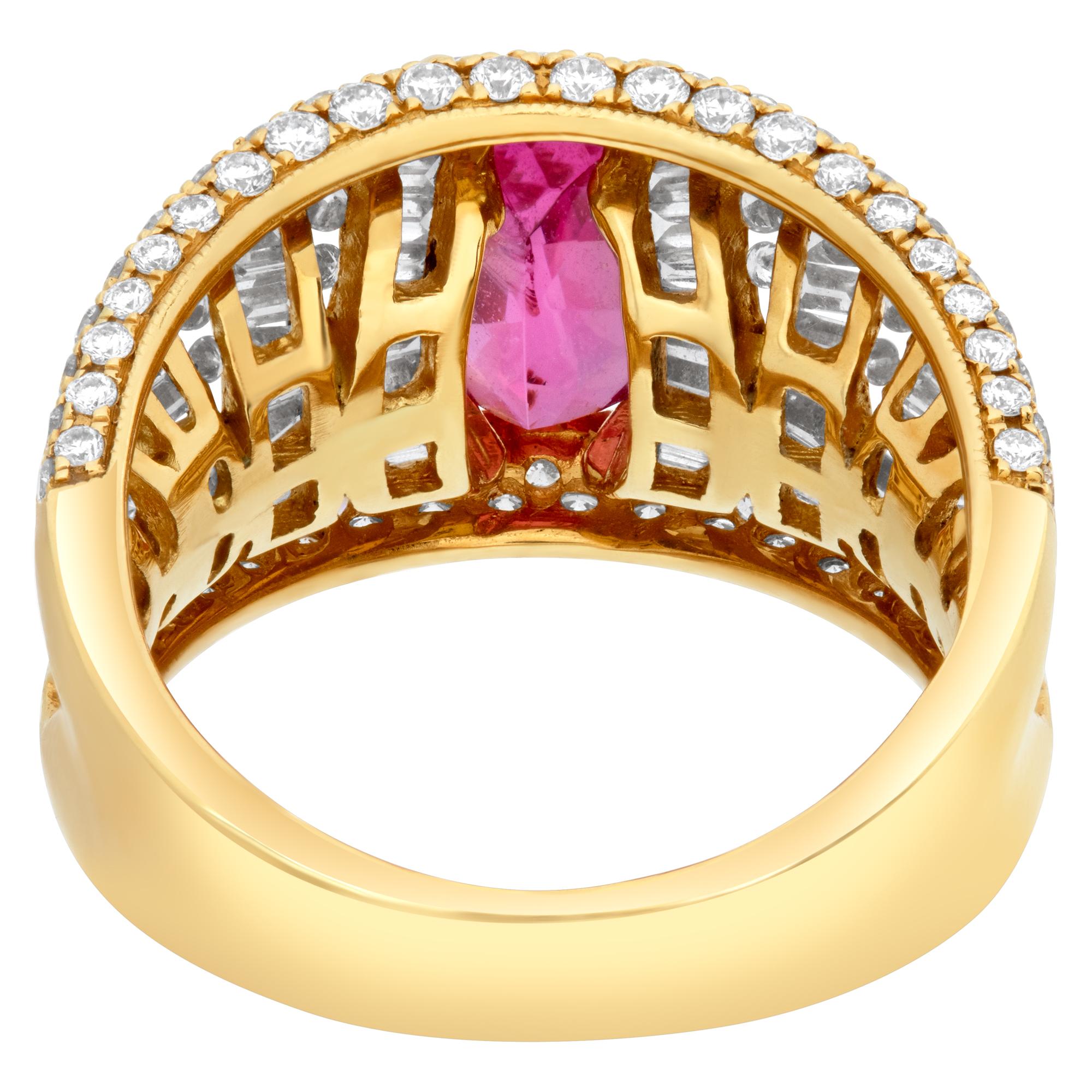 Bague en or jaune 18 carats avec spinelle rose taille ovale brillante de 2,73 carats et diamants Pour femmes en vente